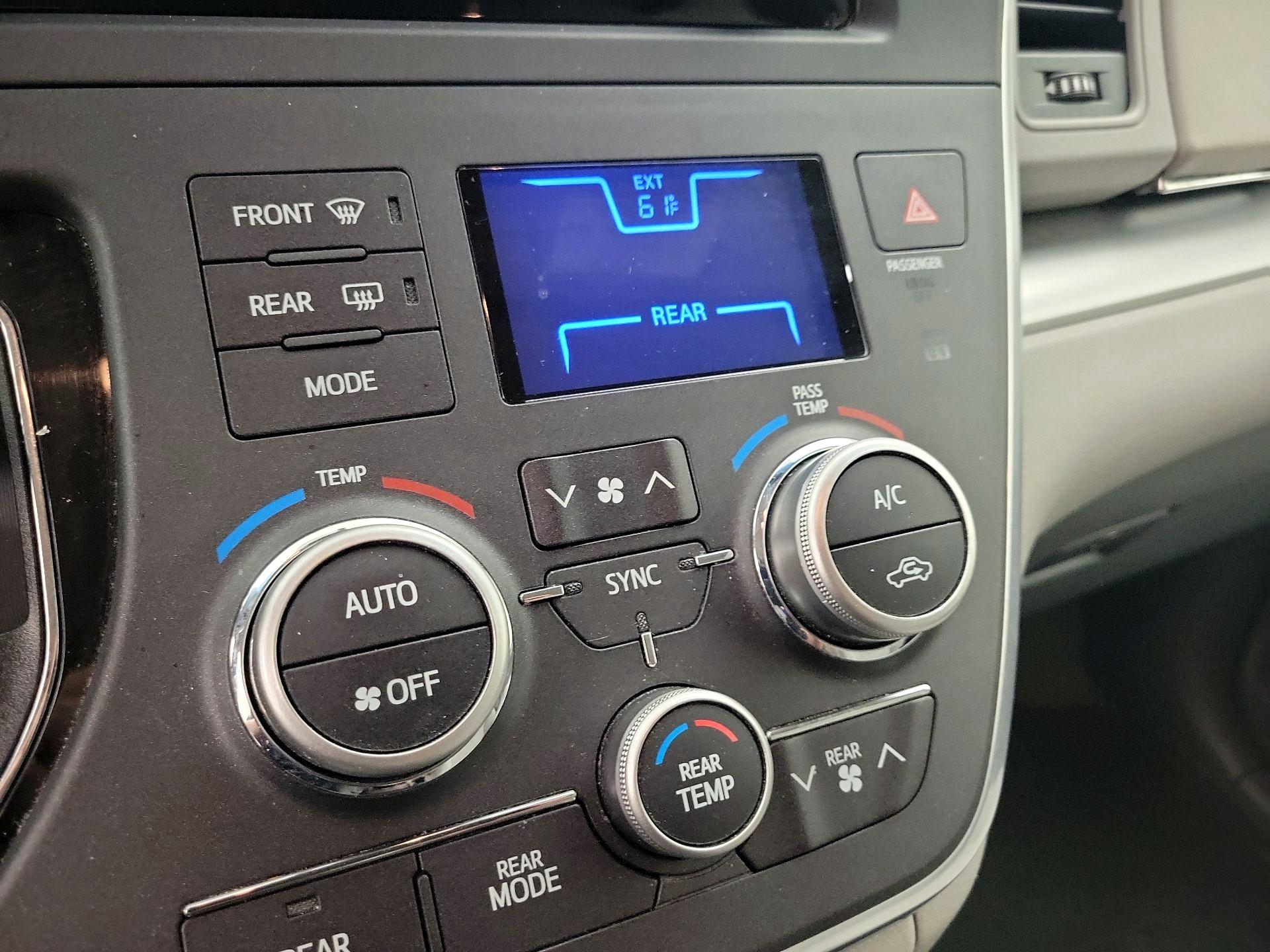 Thumbnail: 2015 Toyota Sienna - 16
