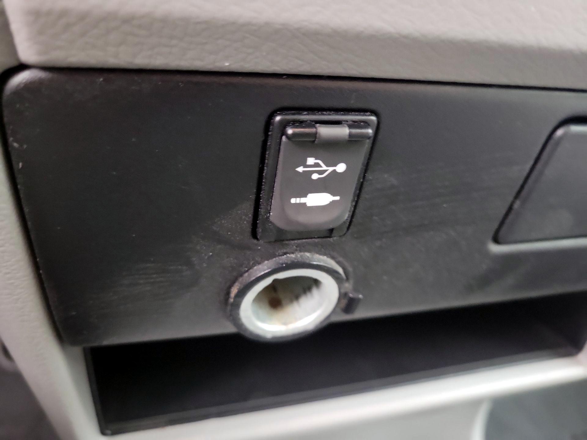 Thumbnail: 2015 Toyota Sienna - 18