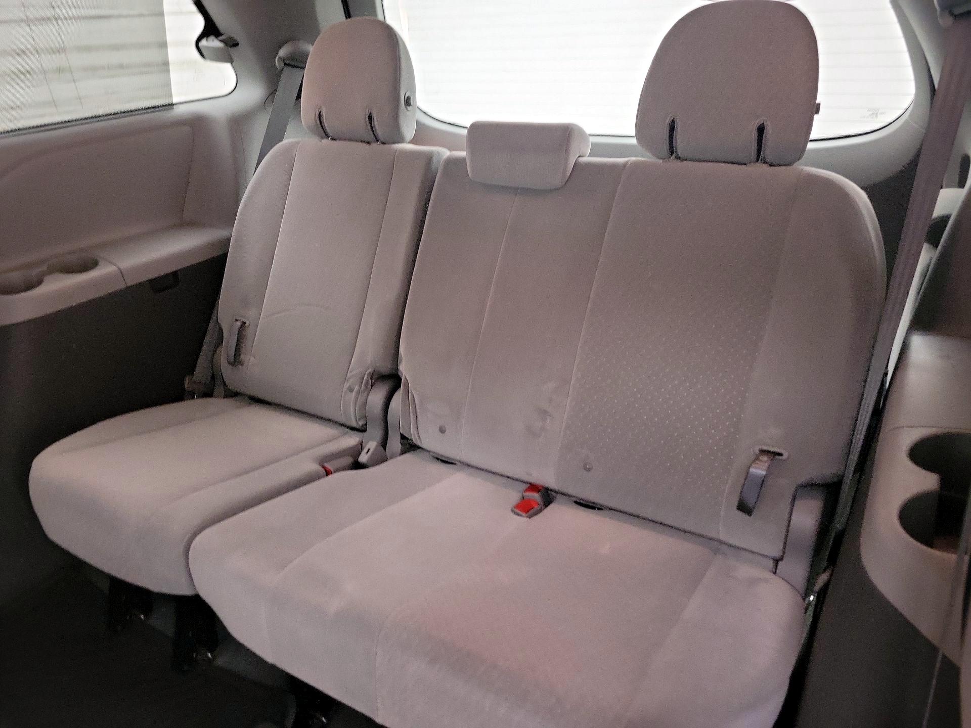 Thumbnail: 2015 Toyota Sienna - 20