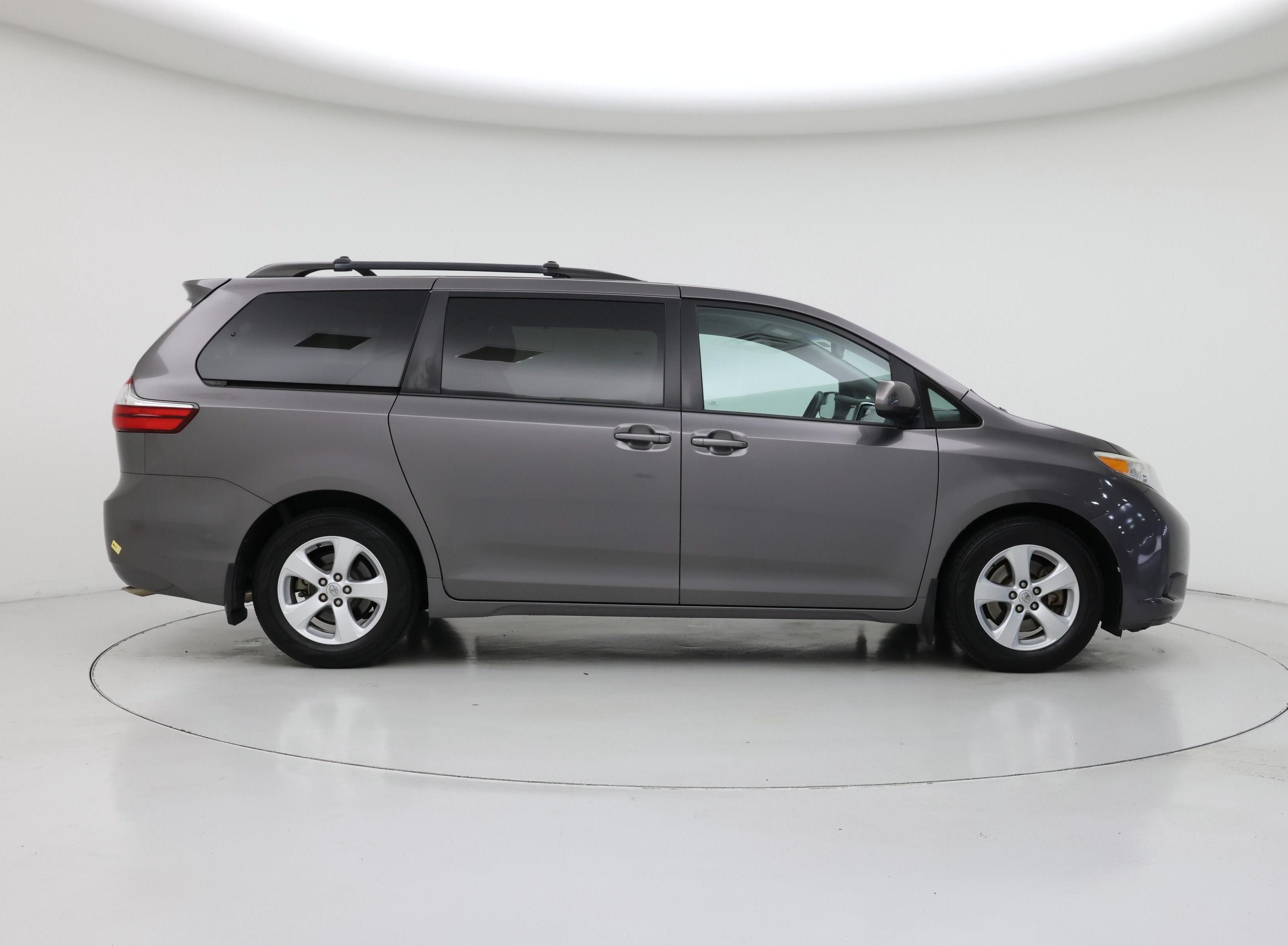 Thumbnail: 2015 Toyota Sienna - 7