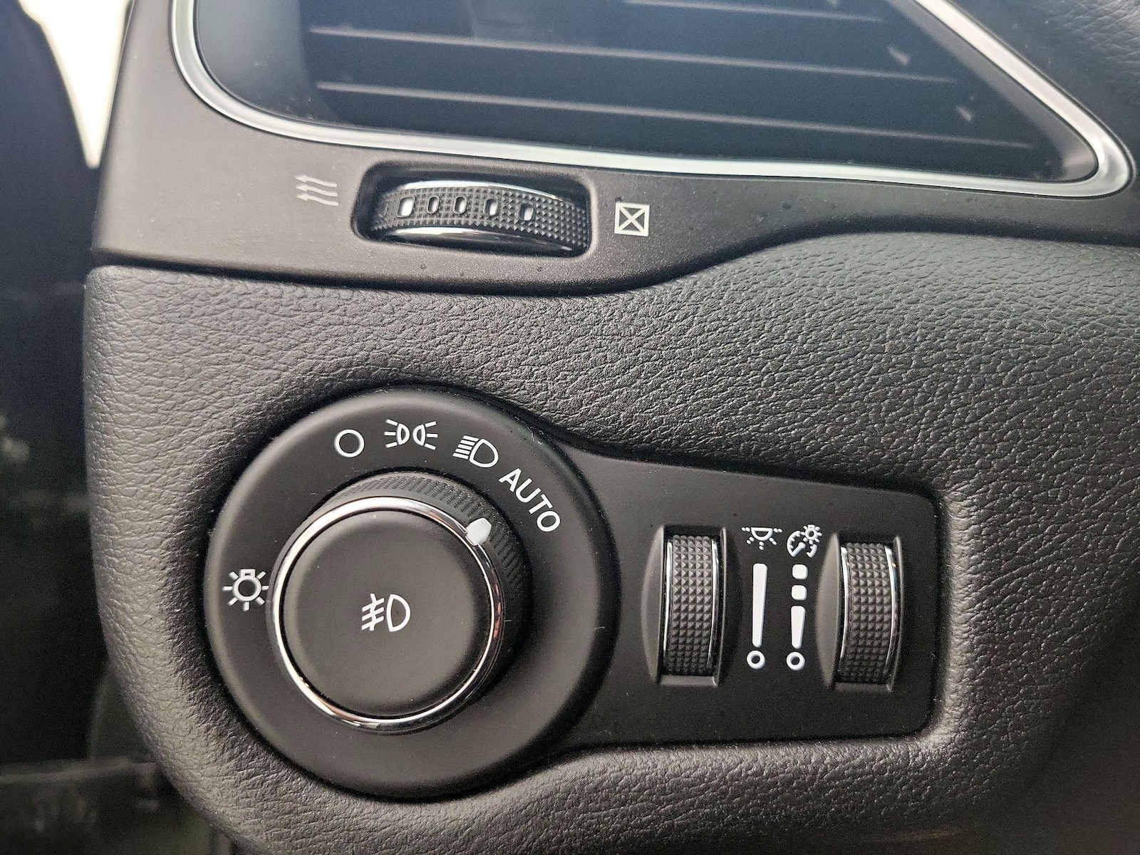2020 Jeep Cherokee Trailhawk - Photo 14