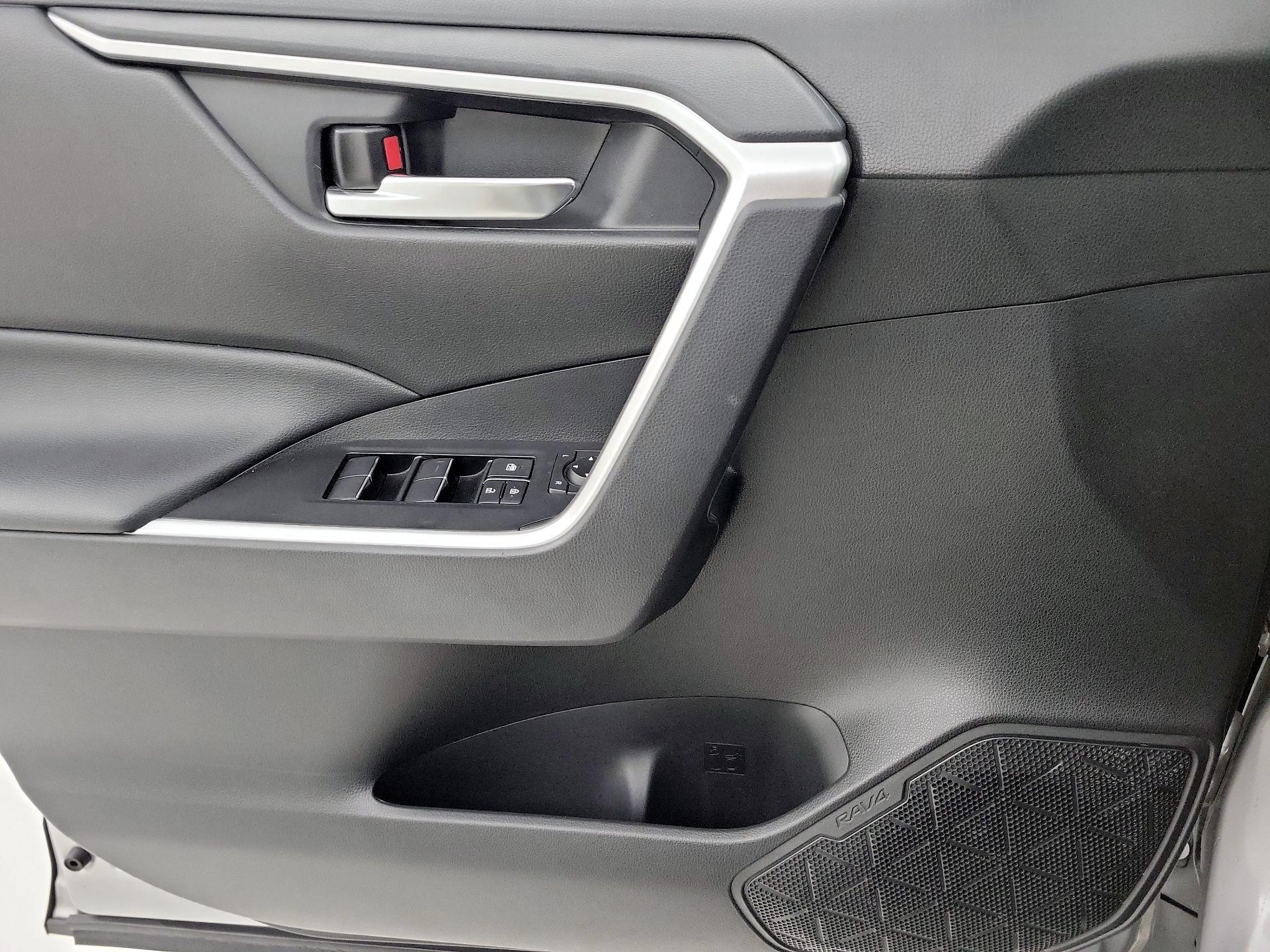 Thumbnail: 2021 Toyota RAV4 - 12
