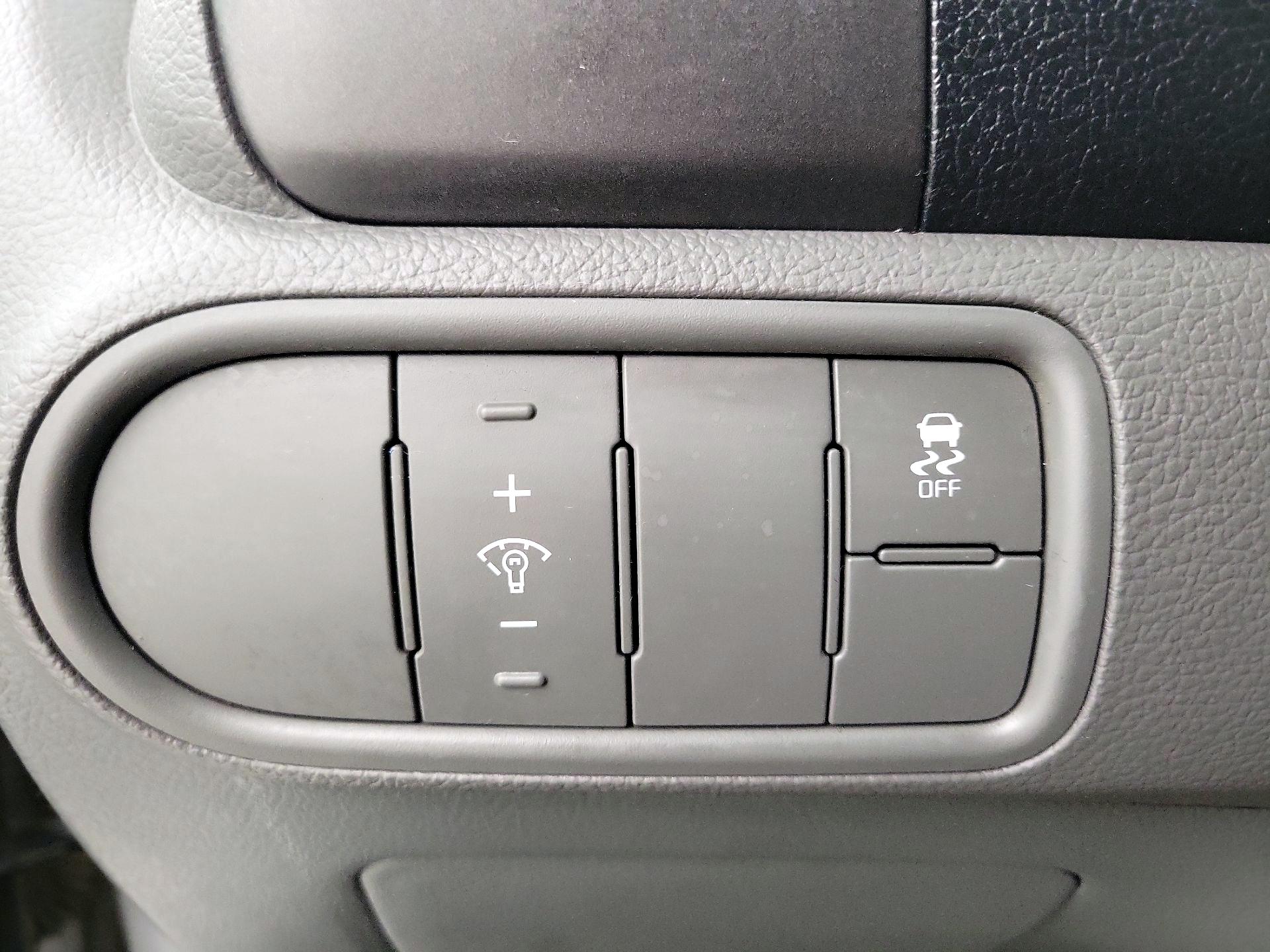 Thumbnail: 2017 Kia Forte - 13