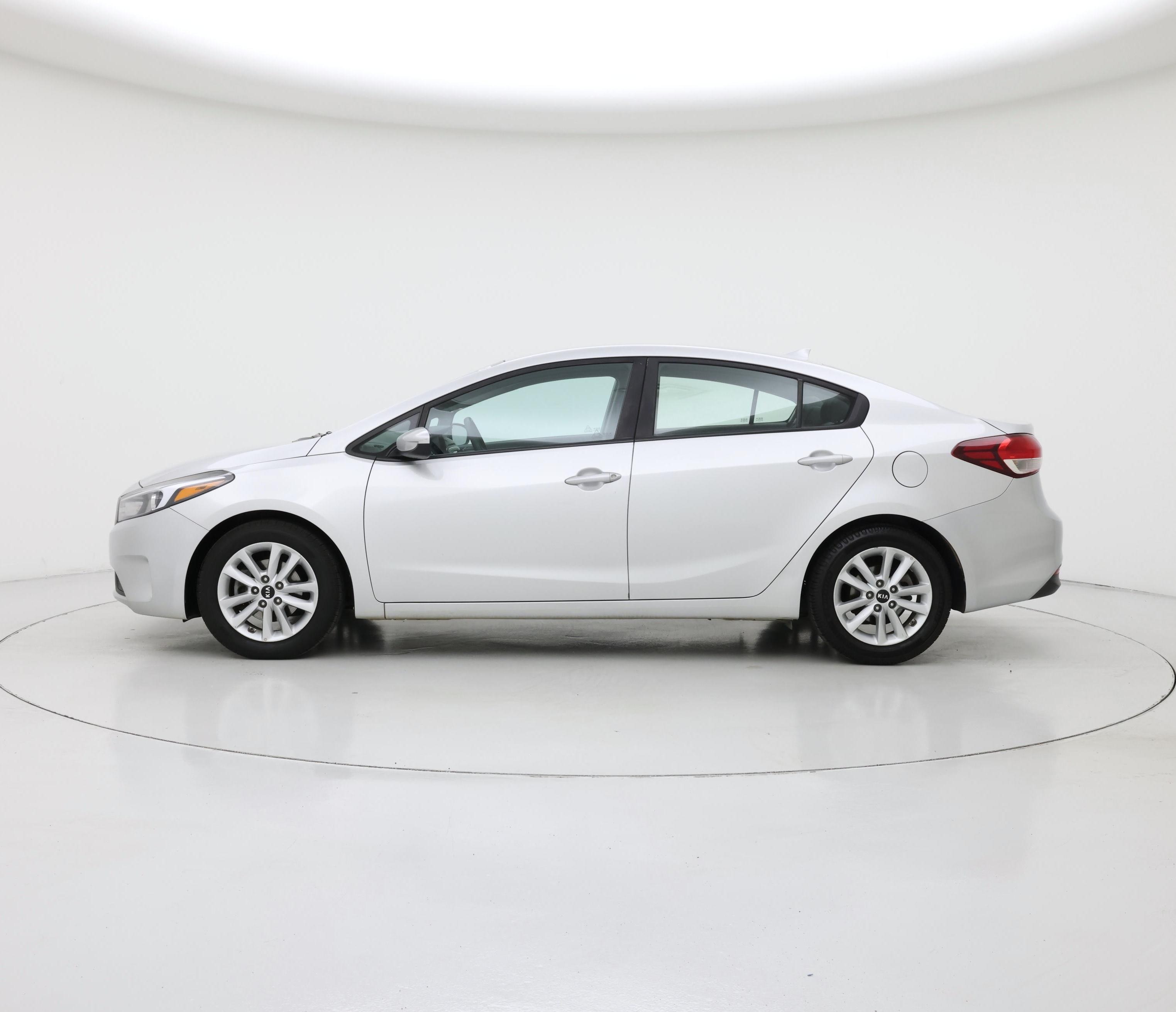 Thumbnail: 2017 Kia Forte - 3