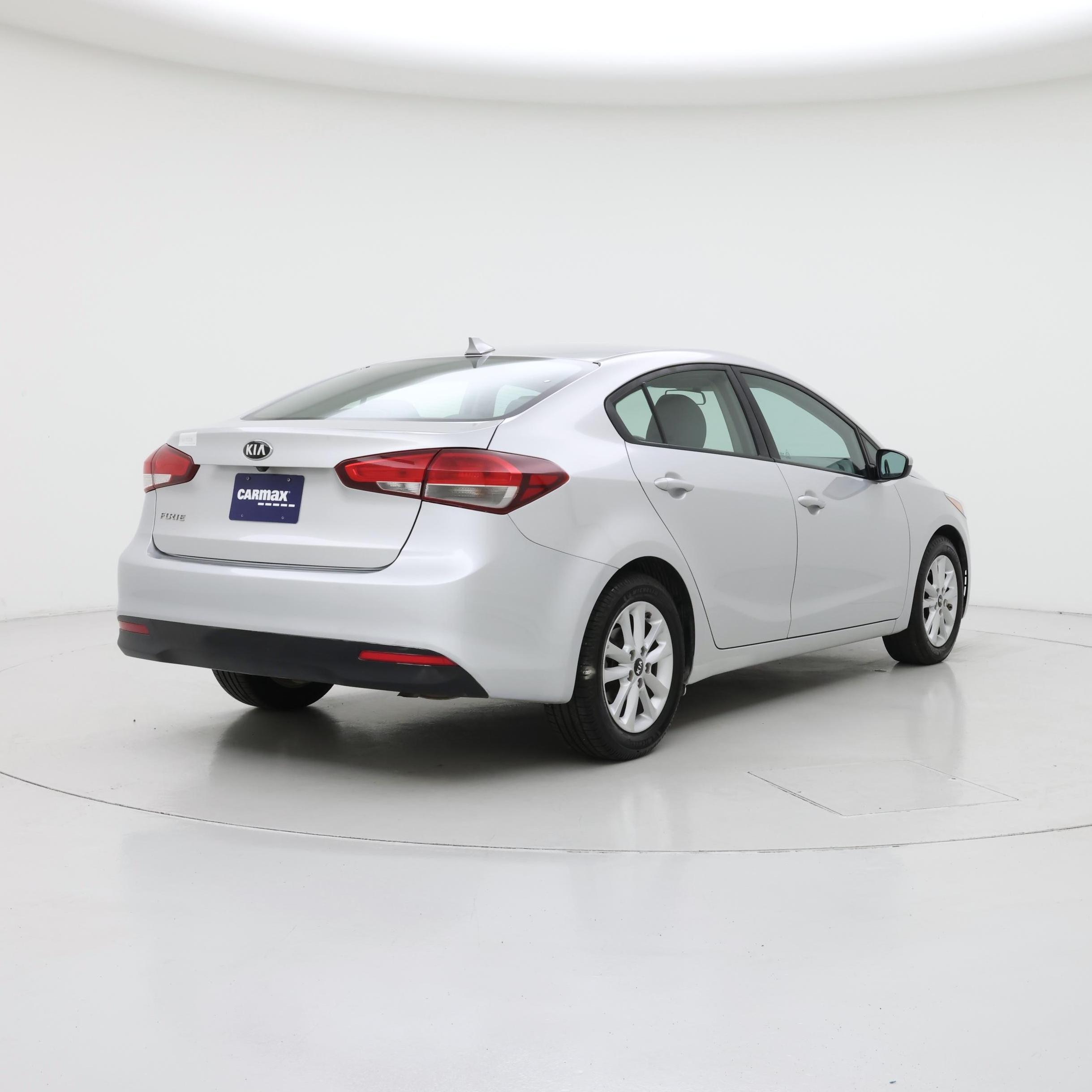 Thumbnail: 2017 Kia Forte - 8