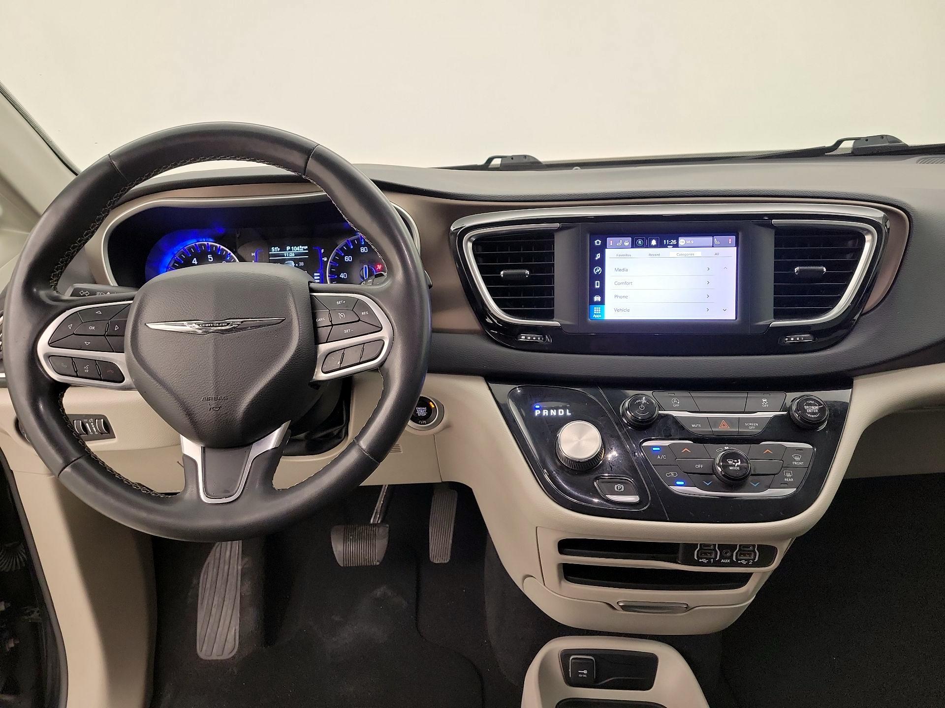 Thumbnail: 2022 Chrysler Voyager - 9