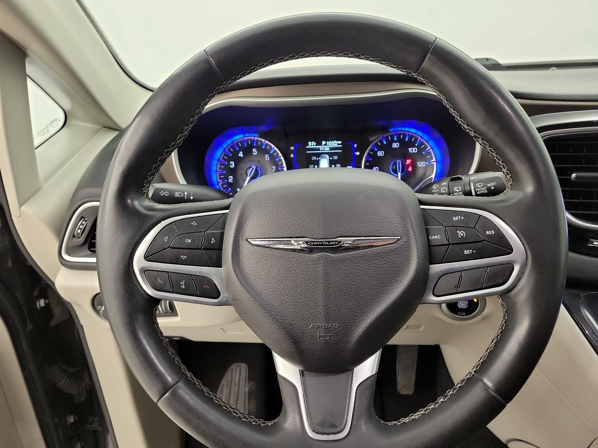 Thumbnail: 2022 Chrysler Voyager - 10