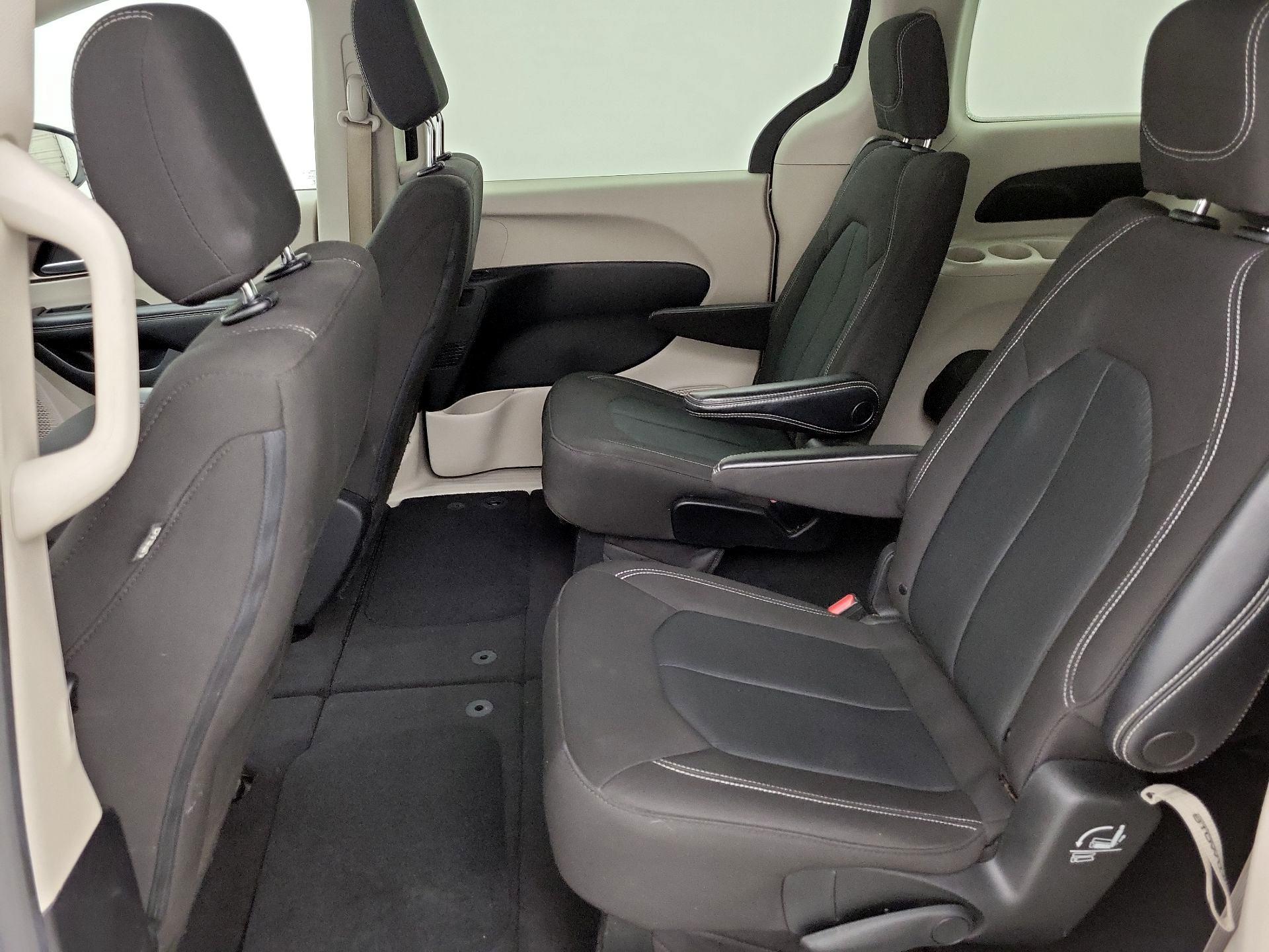 Thumbnail: 2022 Chrysler Voyager - 19