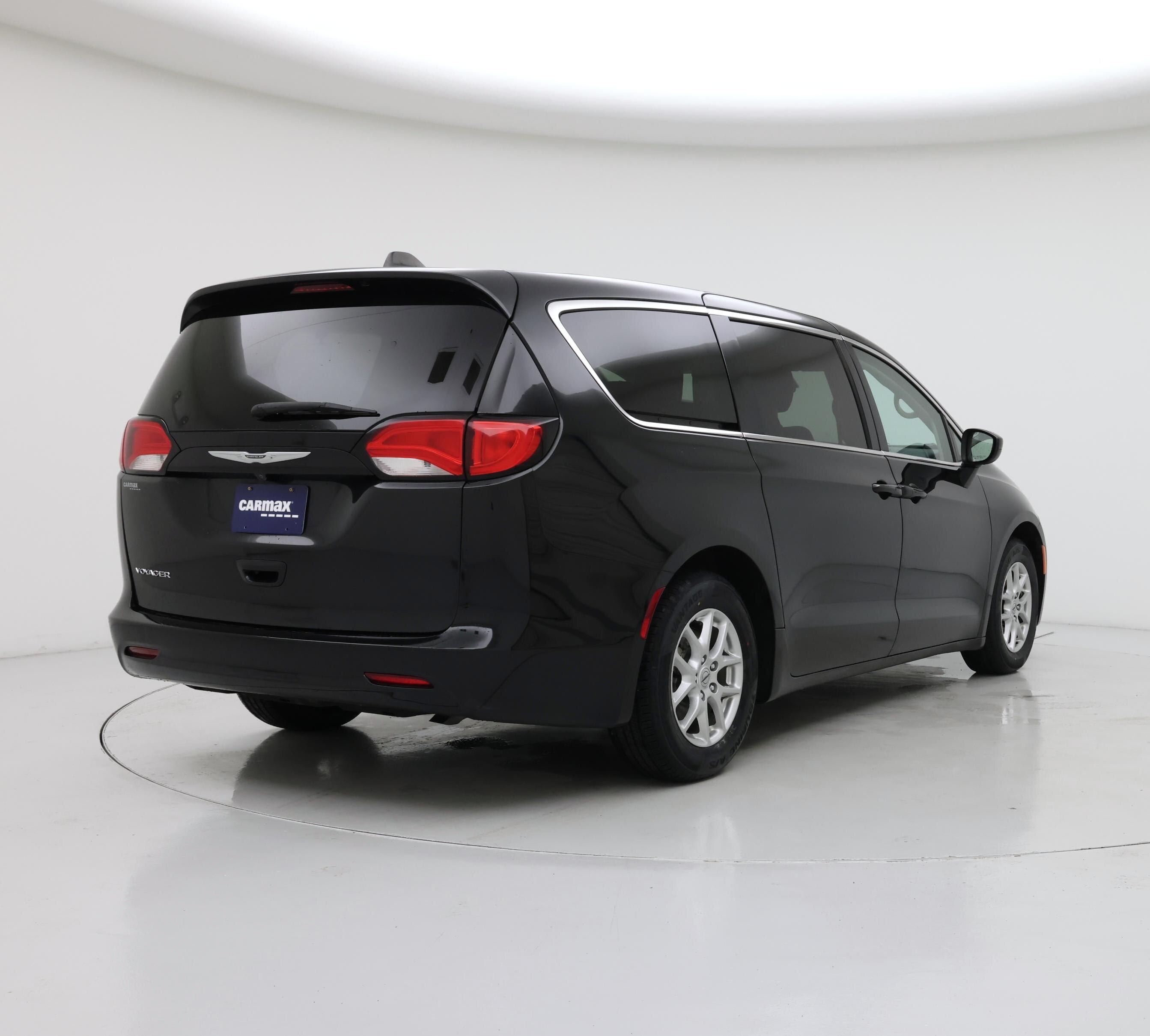 Thumbnail: 2022 Chrysler Voyager - 8