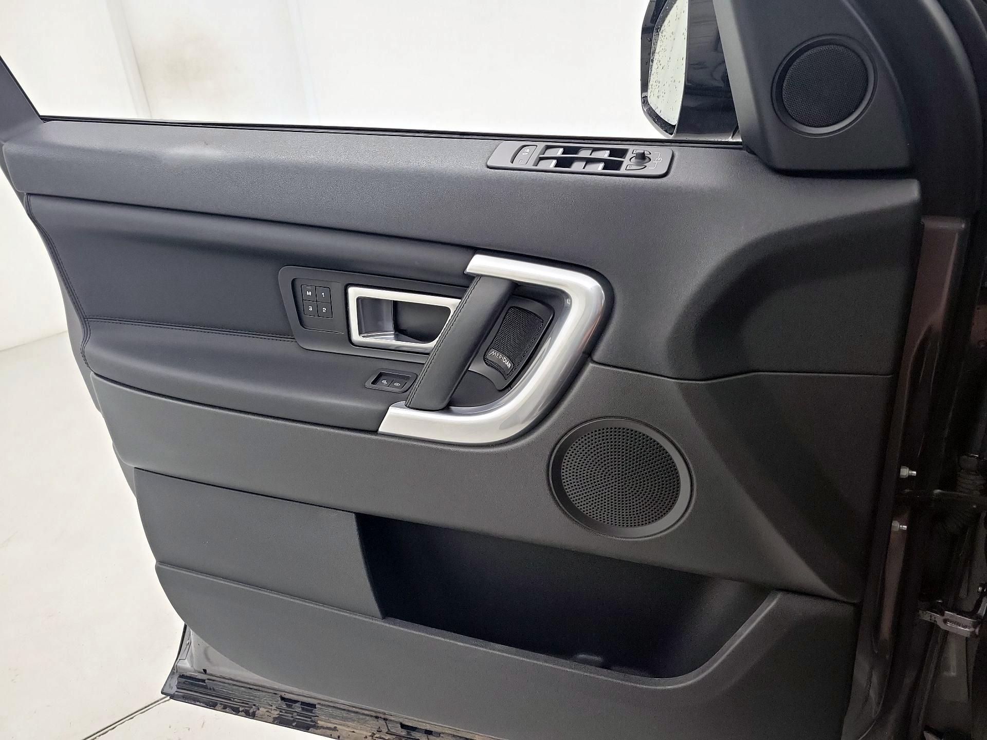 Thumbnail: 2018 Land Rover Discovery Sport - 12