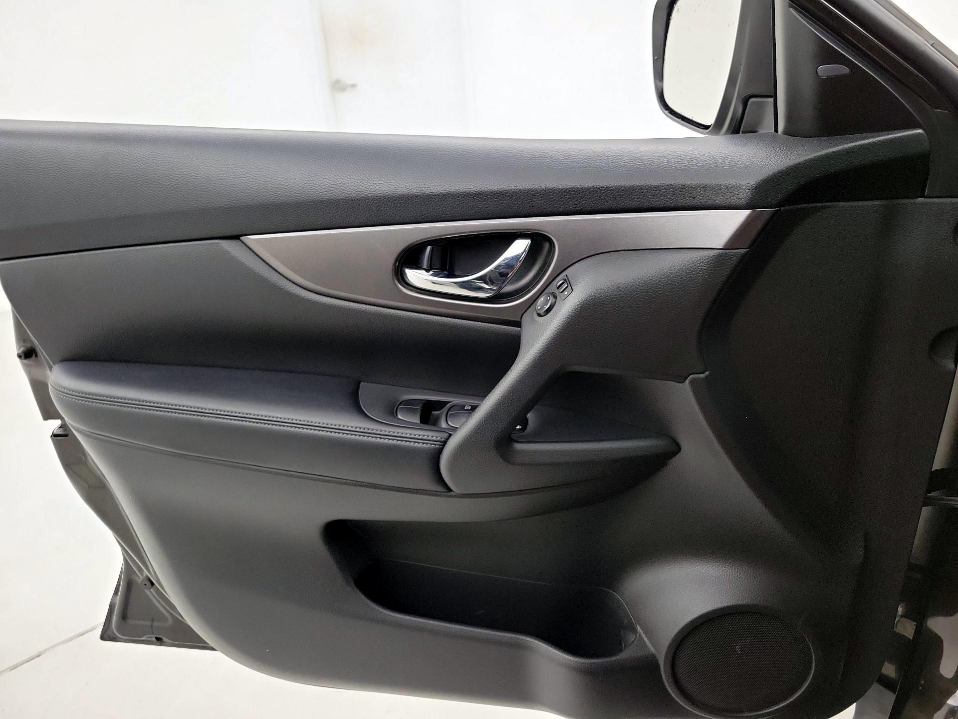 Thumbnail: 2016 Nissan Rogue - 12