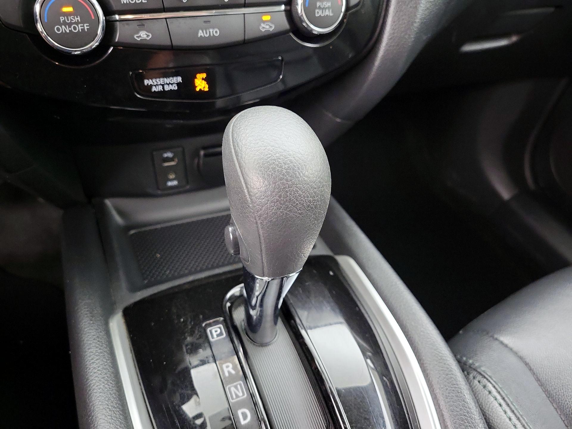 Thumbnail: 2016 Nissan Rogue - 18
