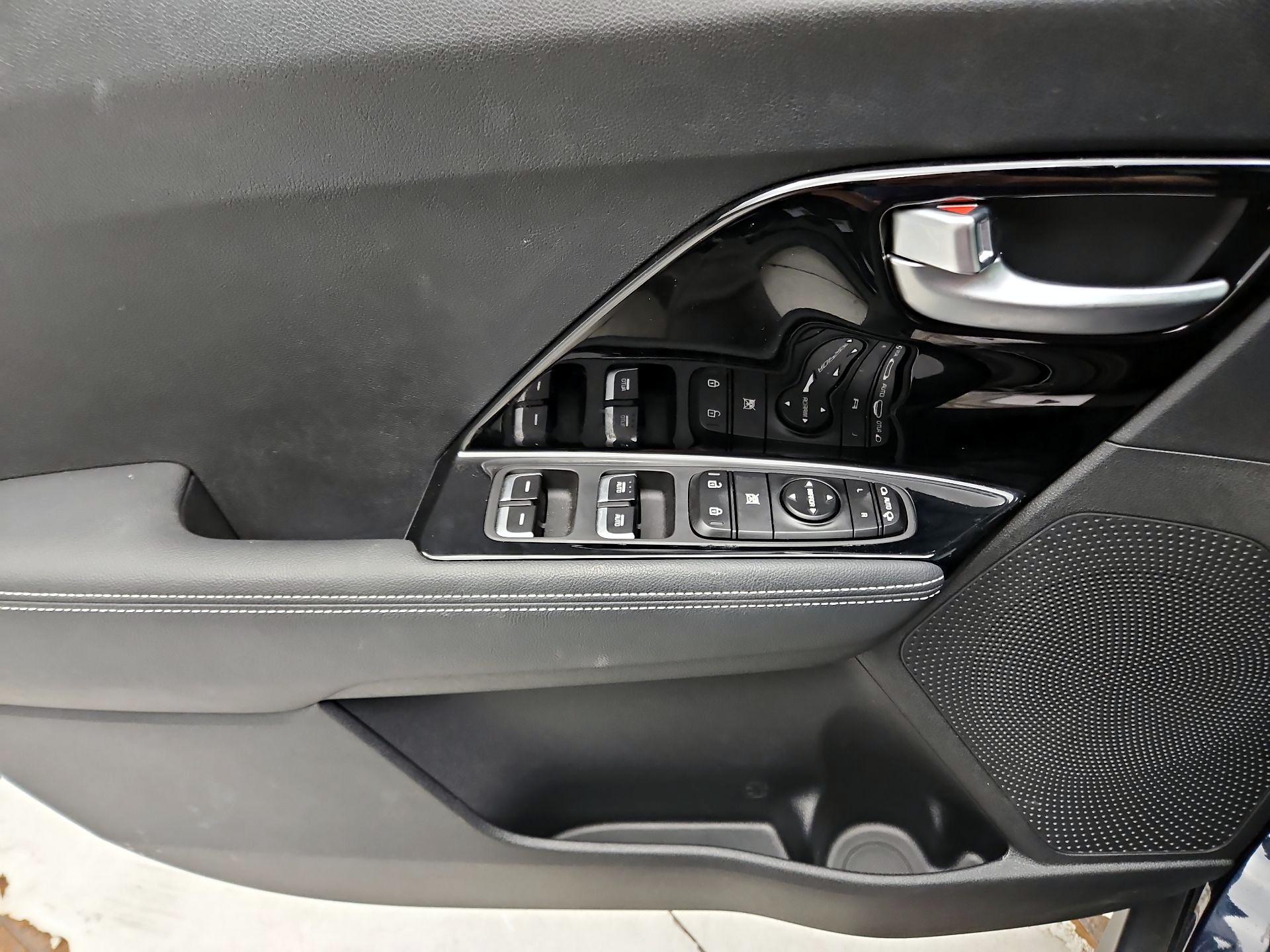 Thumbnail: 2020 Kia Niro - 12