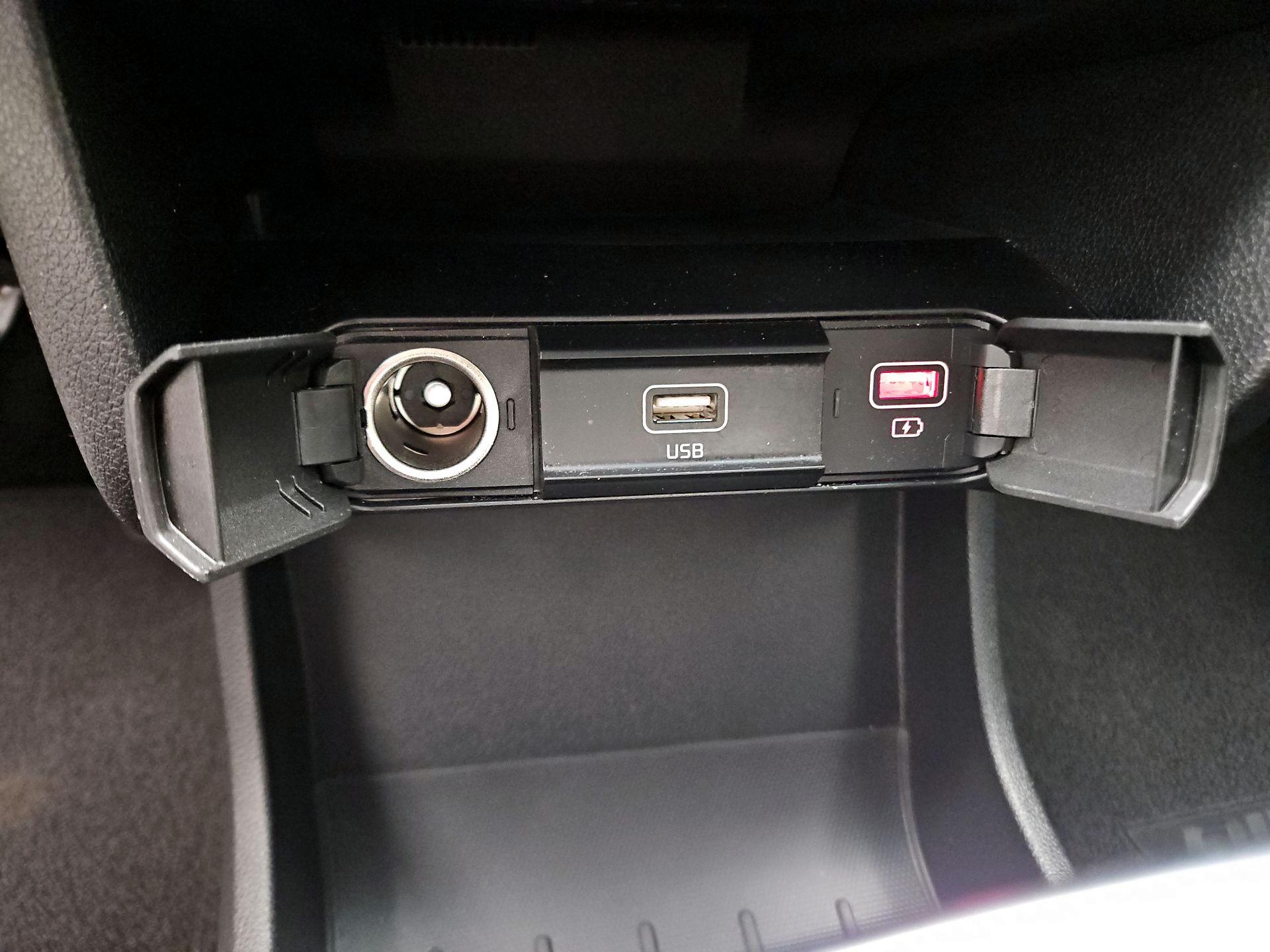 Thumbnail: 2020 Kia Niro - 18
