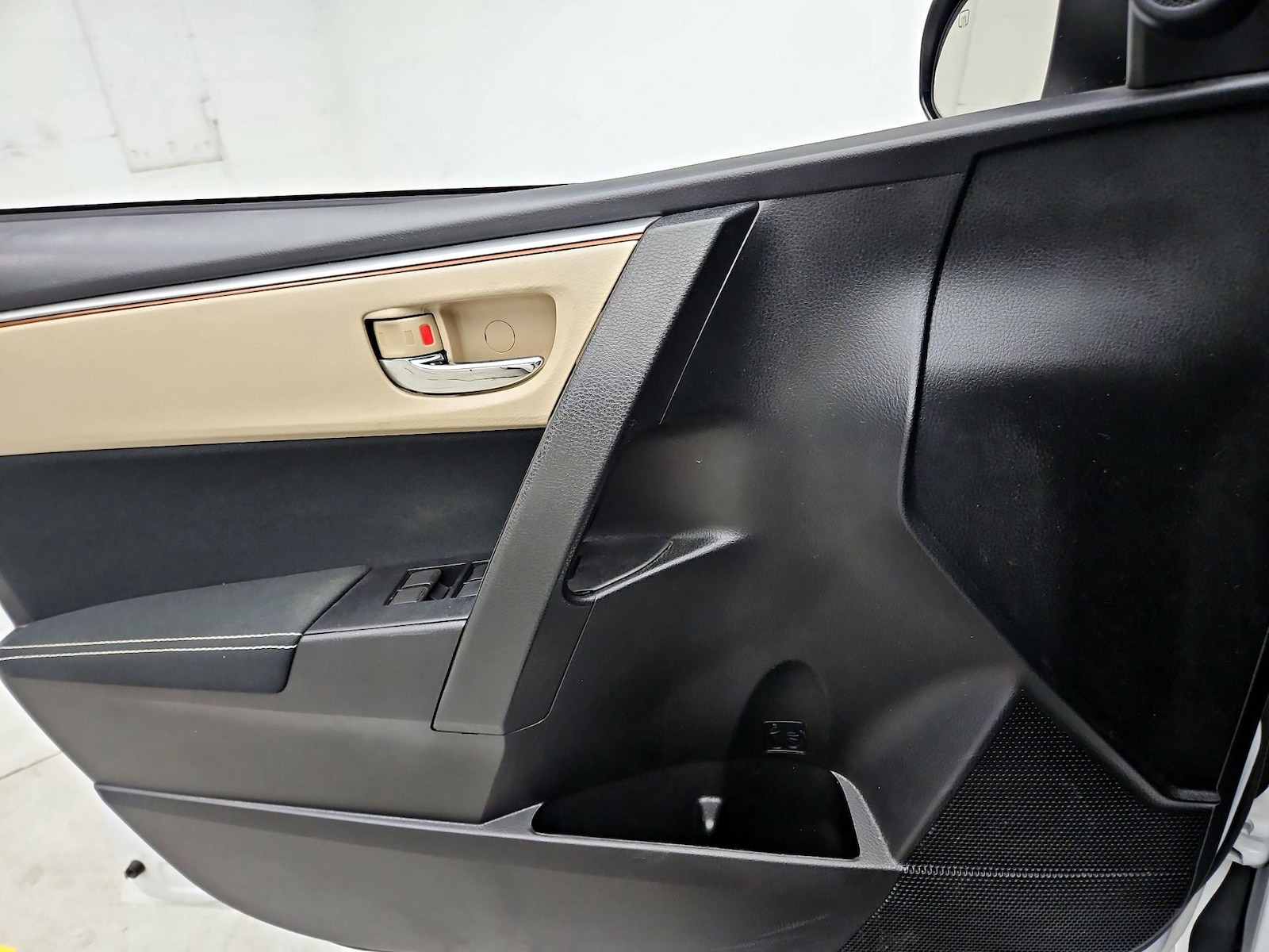2016 Toyota Corolla LE - Photo 13