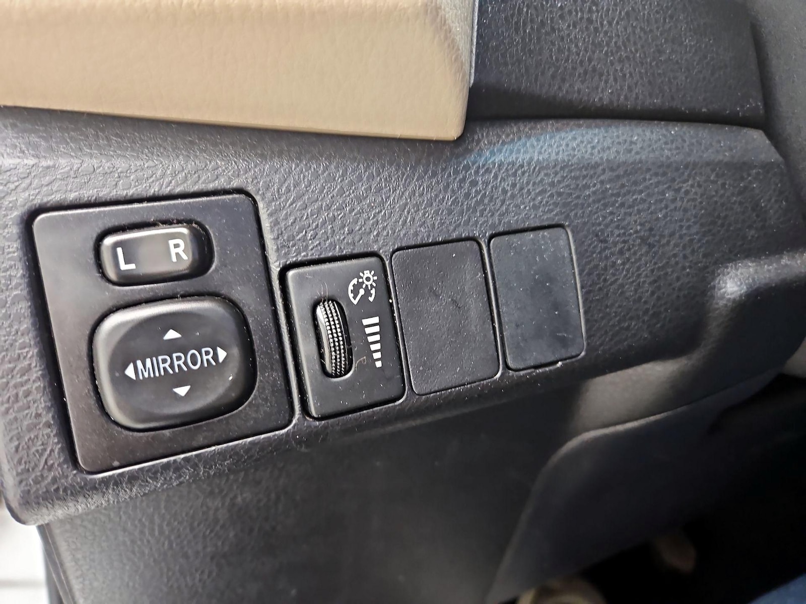 2016 Toyota Corolla LE - Photo 14