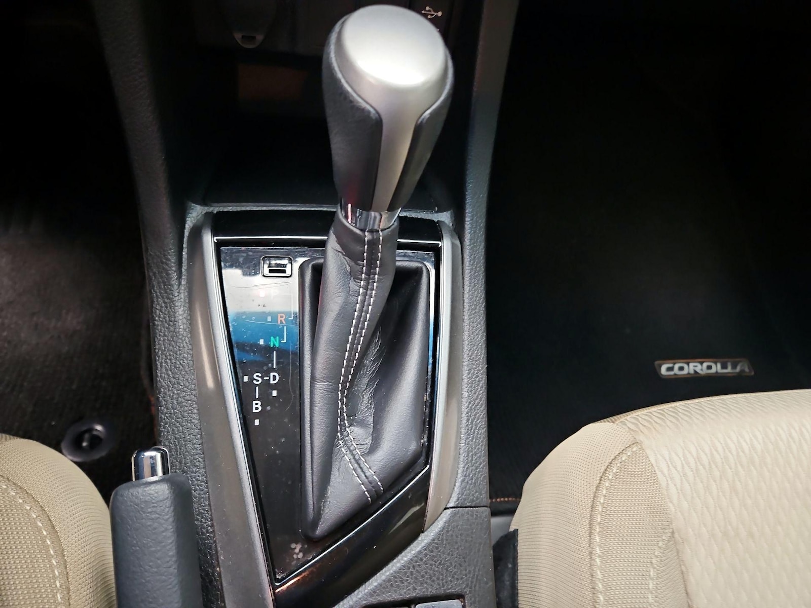 2016 Toyota Corolla LE - Photo 18