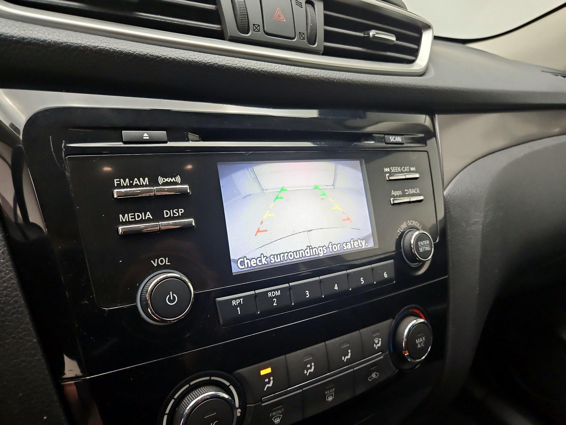 Thumbnail: 2016 Nissan Rogue - 14