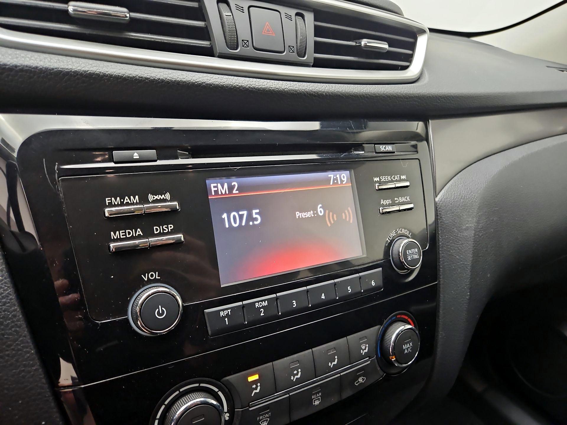 Thumbnail: 2016 Nissan Rogue - 15