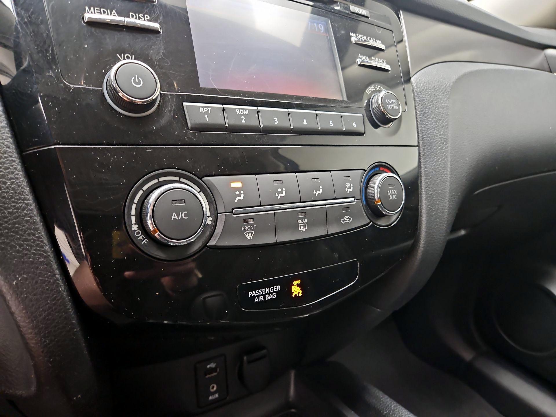 Thumbnail: 2016 Nissan Rogue - 16