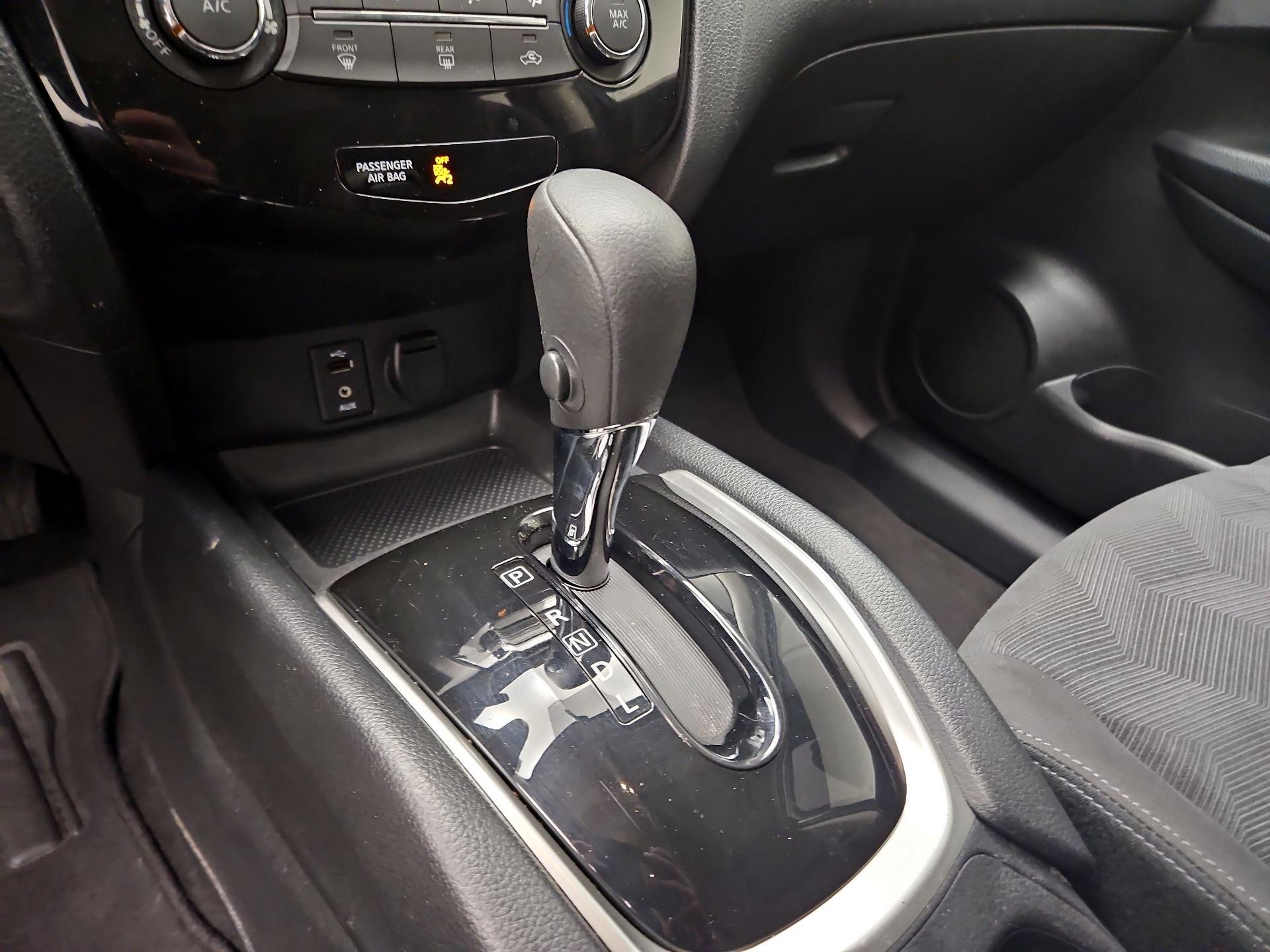 Thumbnail: 2016 Nissan Rogue - 17