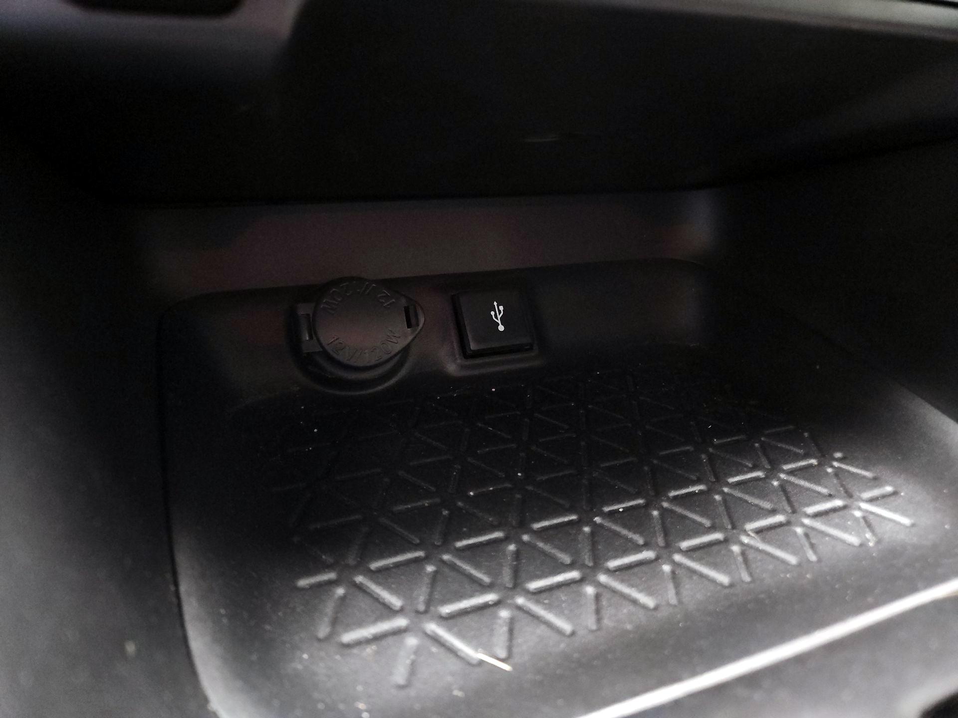 Thumbnail: 2021 Toyota RAV4 - 18
