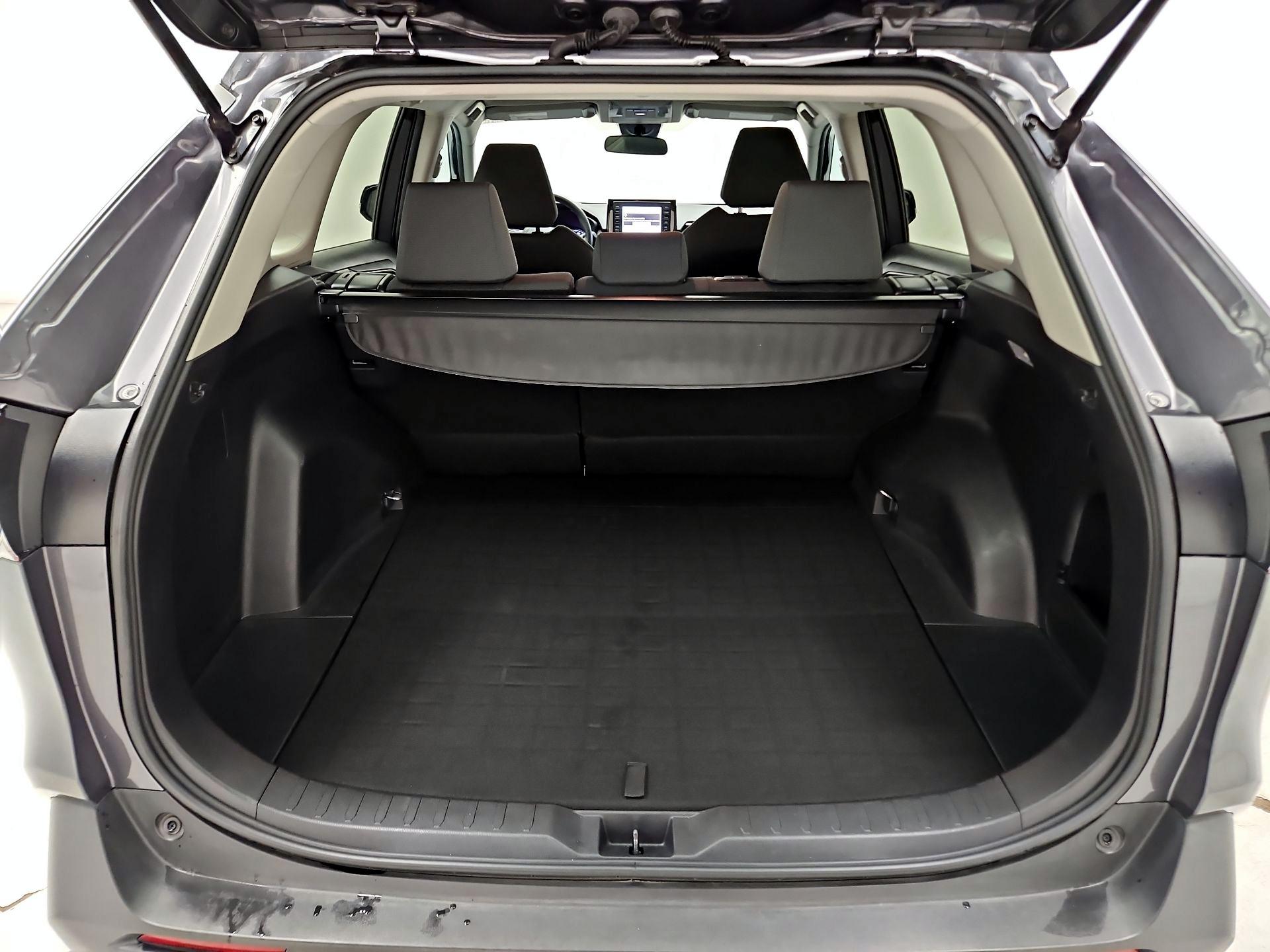 Thumbnail: 2021 Toyota RAV4 - 20