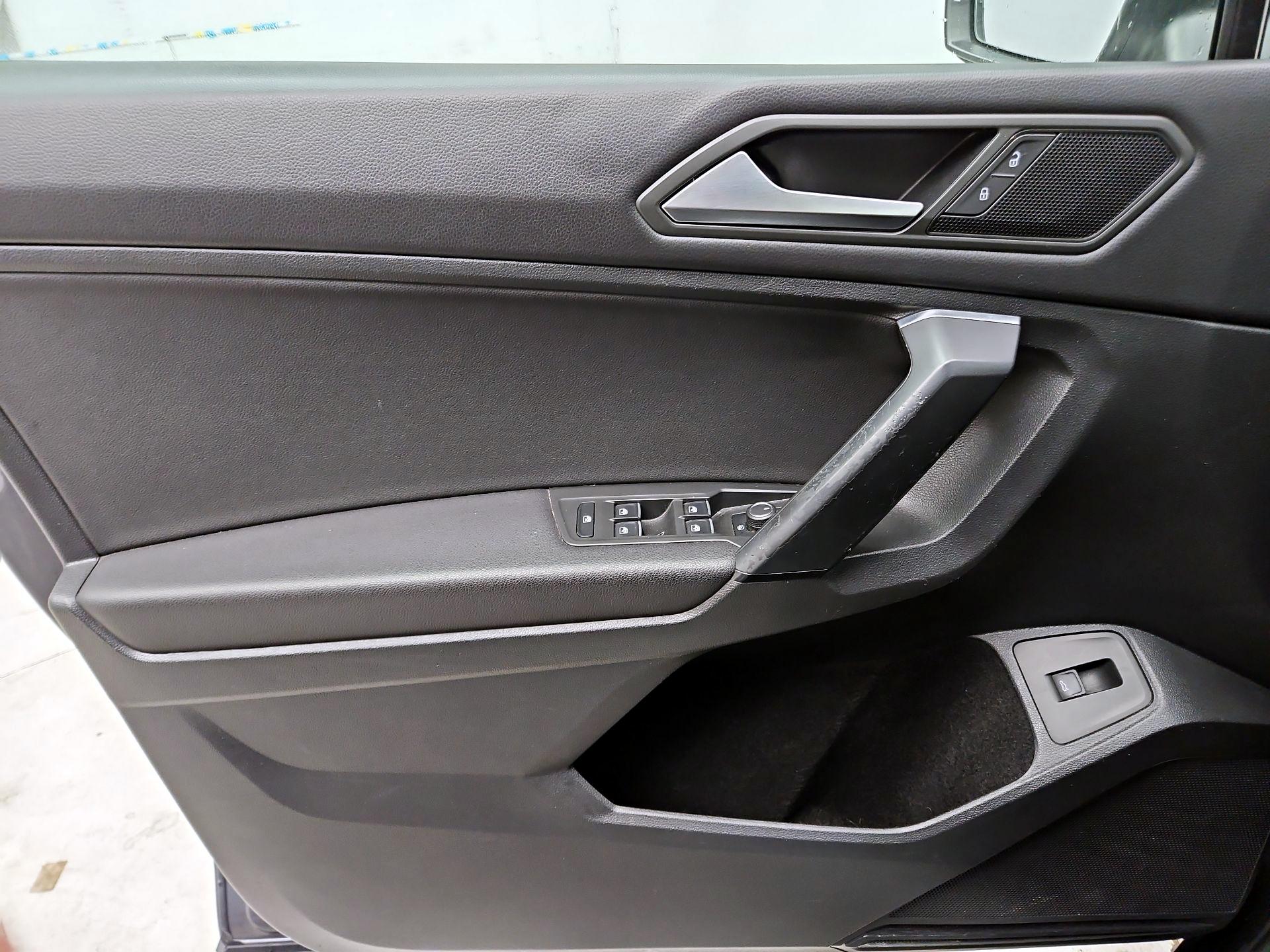 Thumbnail: 2019 Volkswagen Tiguan - 12