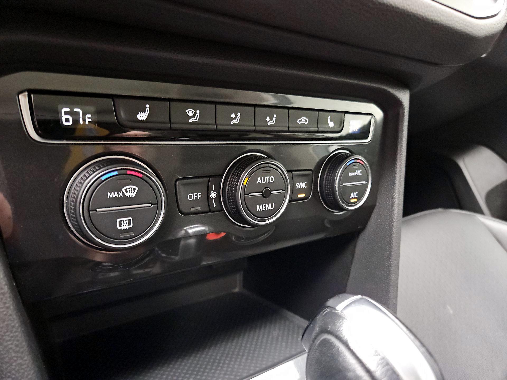 Thumbnail: 2019 Volkswagen Tiguan - 17