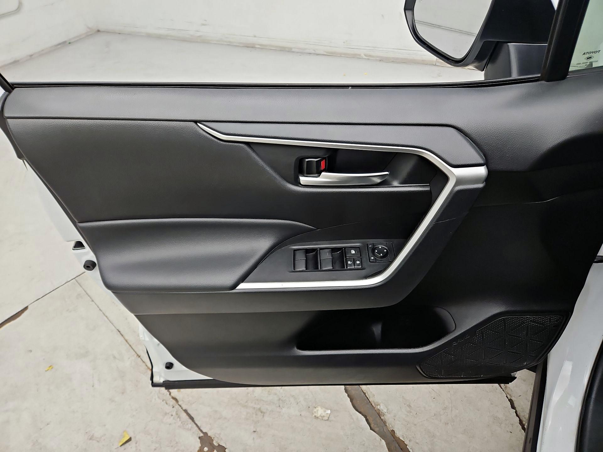 Thumbnail: 2021 Toyota RAV4 - 12