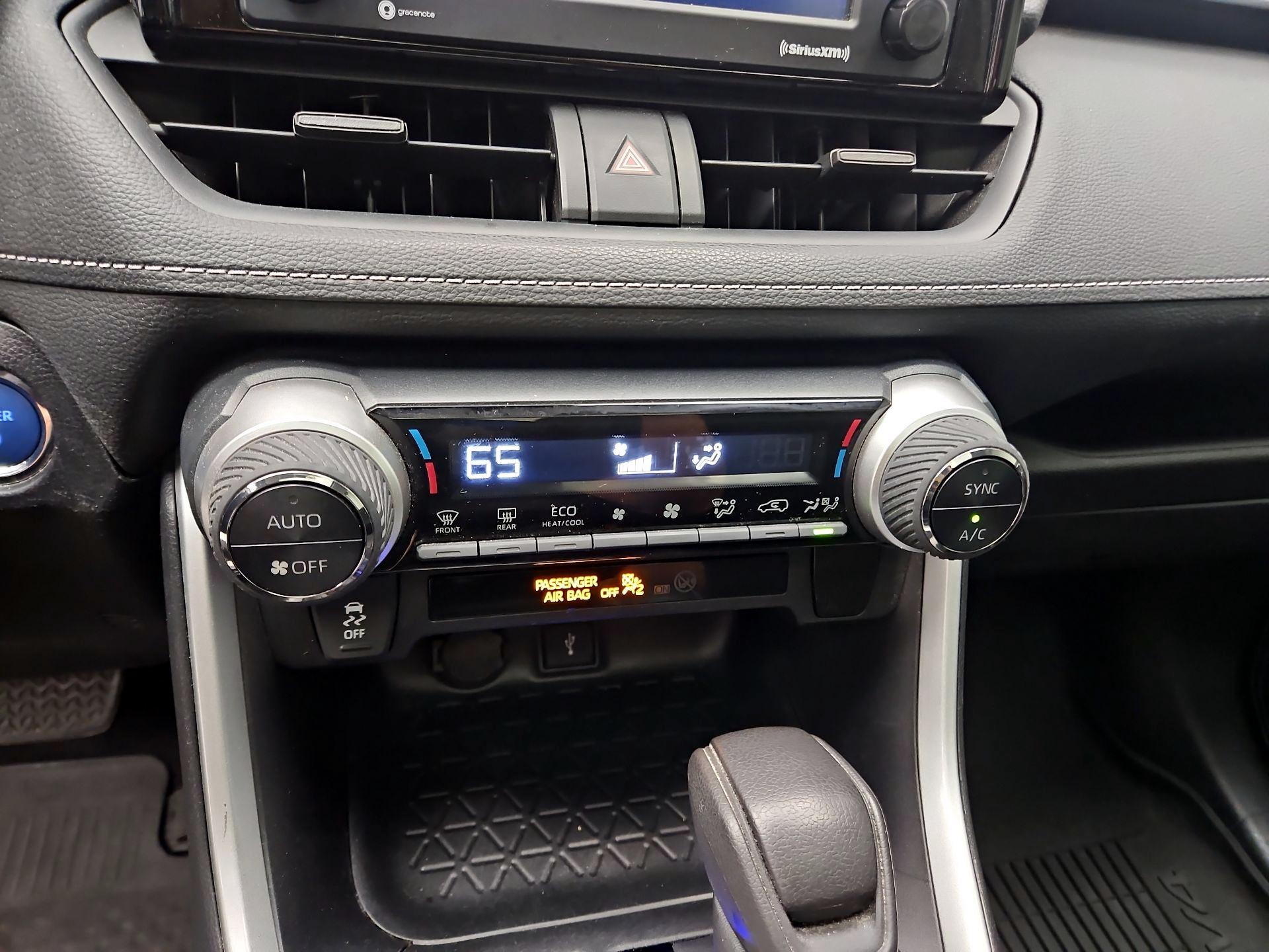 Thumbnail: 2021 Toyota RAV4 - 16