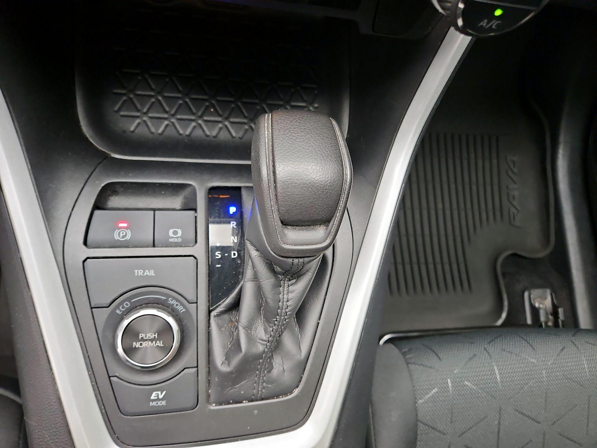 Thumbnail: 2021 Toyota RAV4 - 17