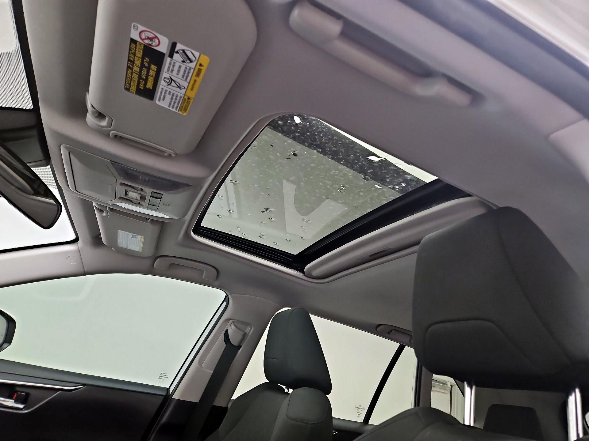 Thumbnail: 2021 Toyota RAV4 - 19