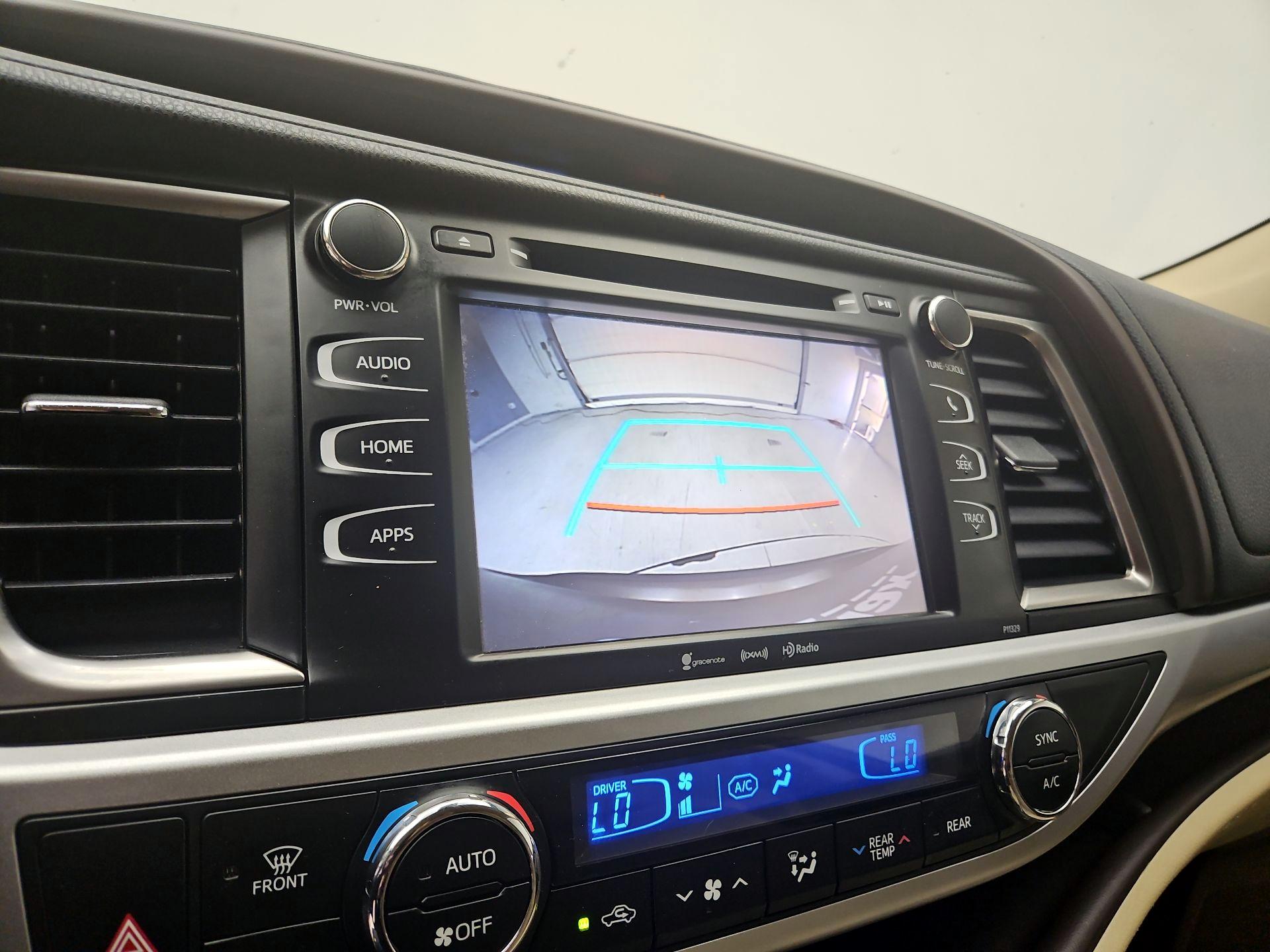 Thumbnail: 2018 Toyota Highlander - 14