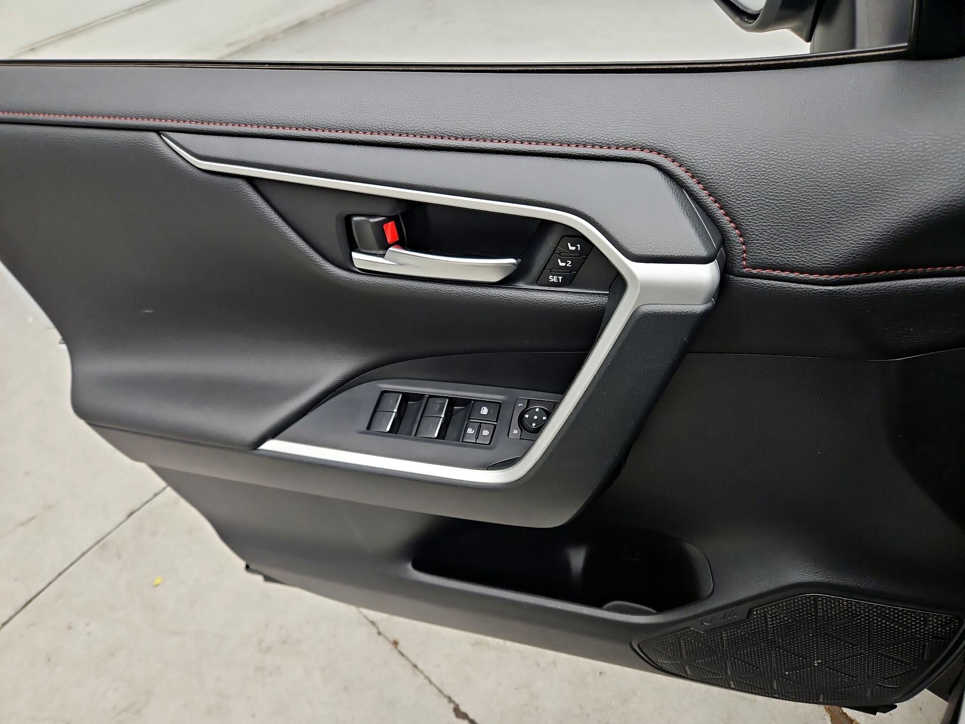 Thumbnail: 2022 Toyota RAV4 - 12