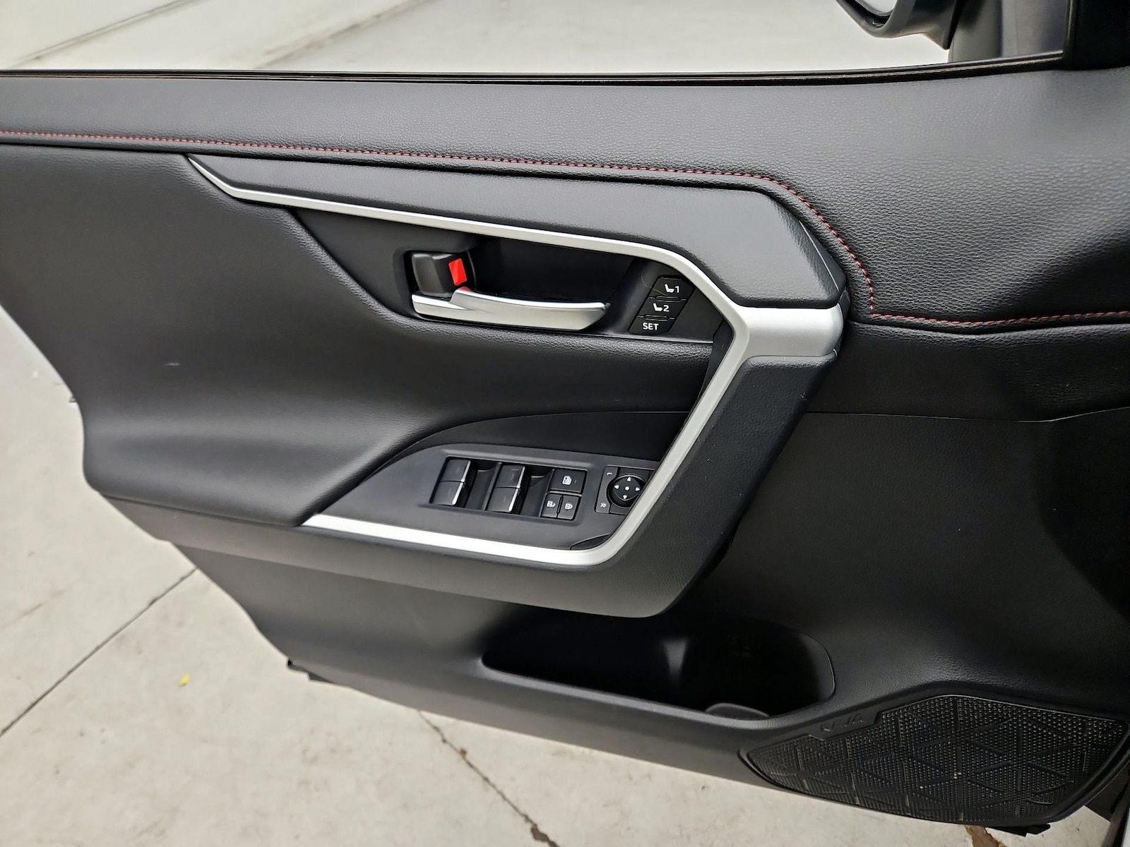 2022 Toyota RAV4 XSE - Photo 13