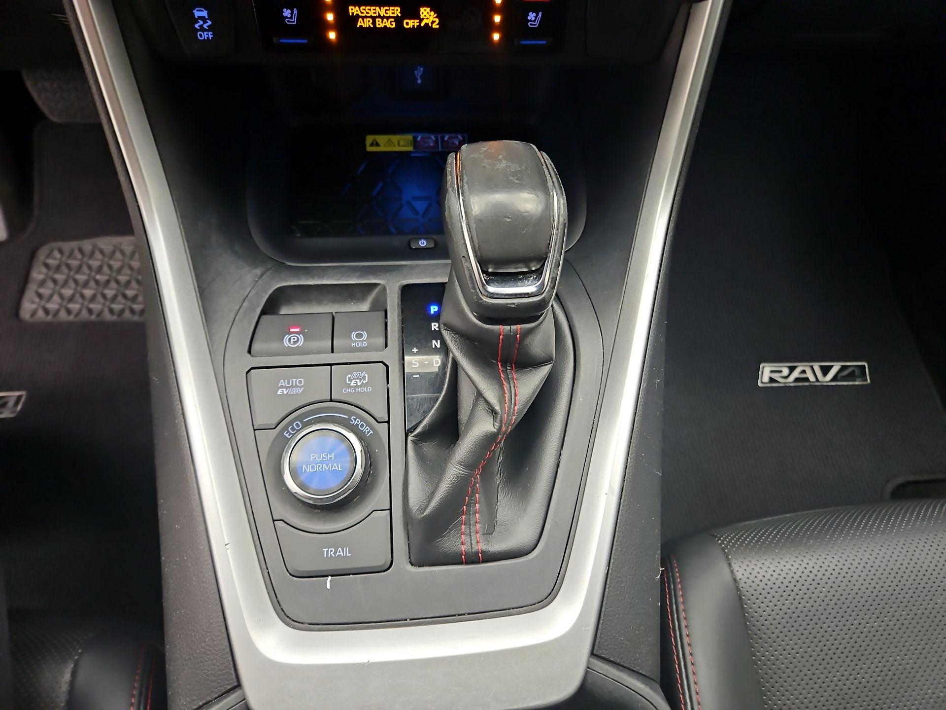 Thumbnail: 2022 Toyota RAV4 - 18