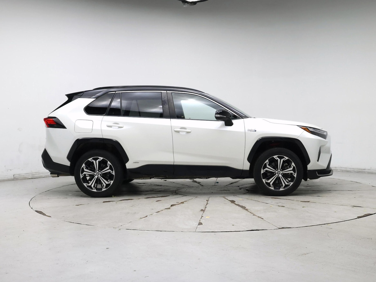 2022 Toyota RAV4 XSE - Photo 8