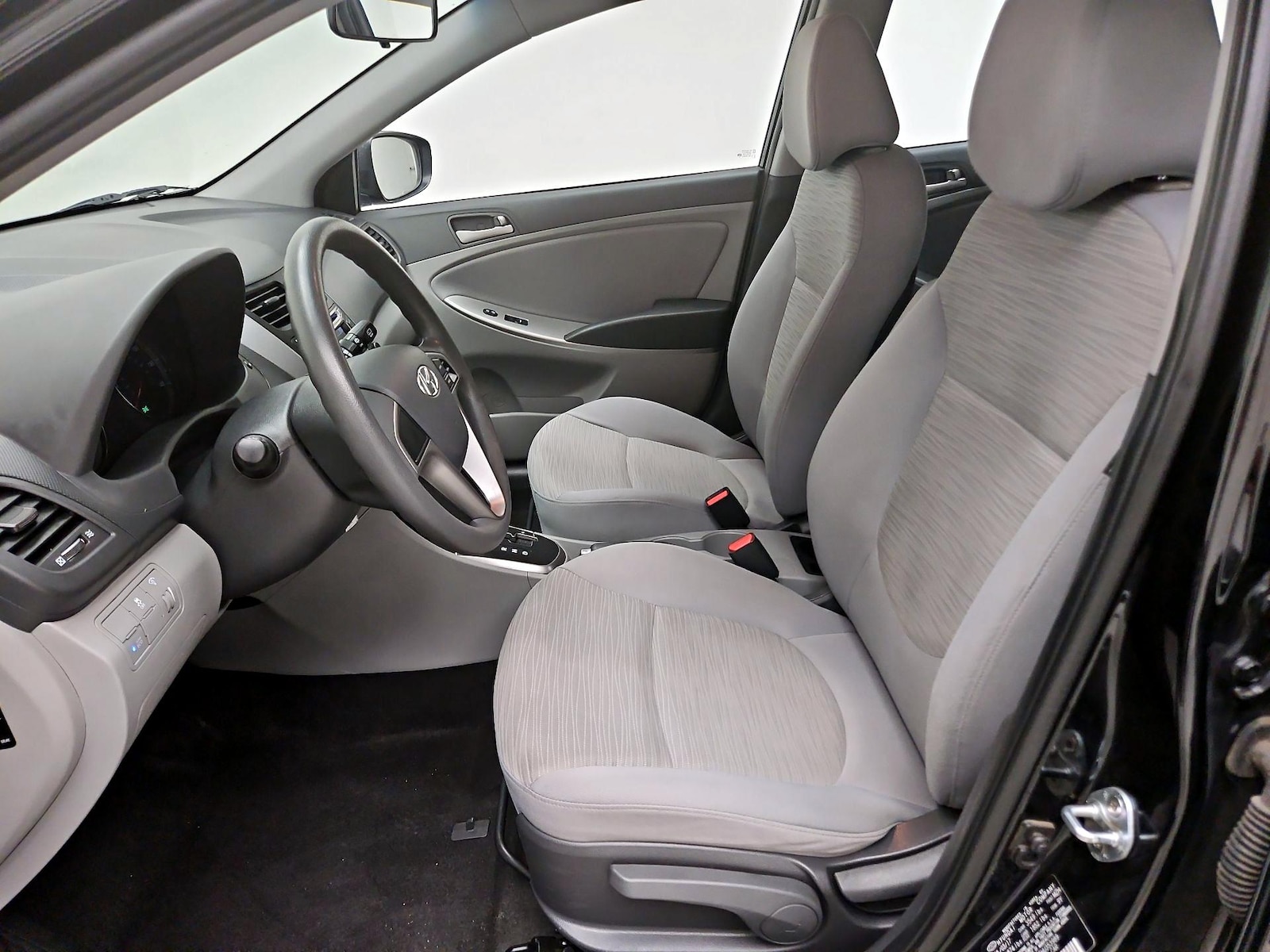 2017 Hyundai Accent SE - Photo 12