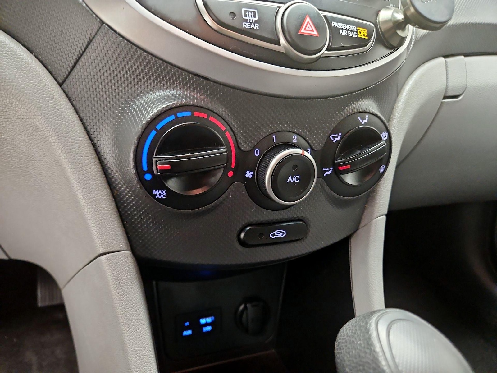 2017 Hyundai Accent SE - Photo 16