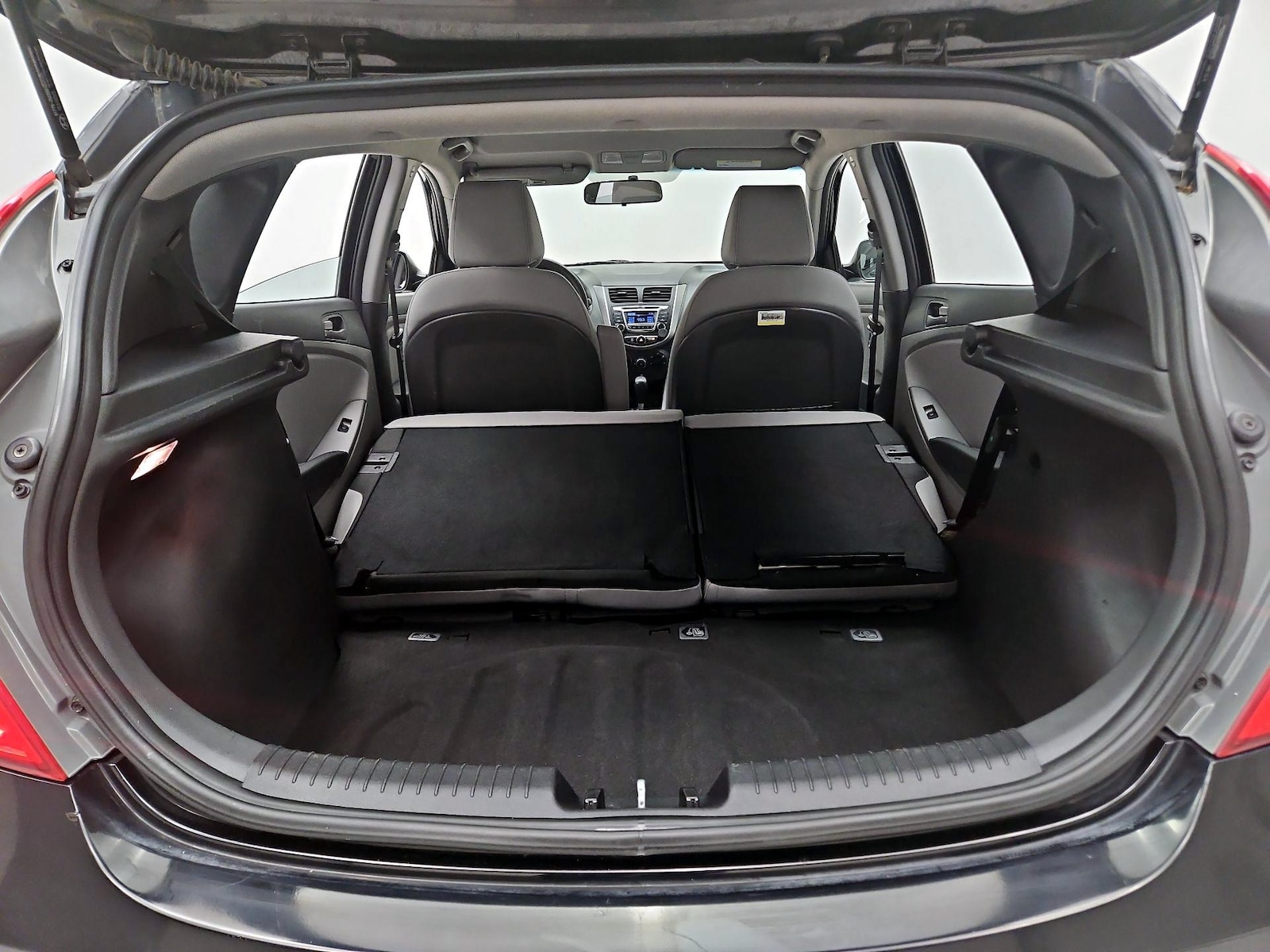 2017 Hyundai Accent SE - Photo 21