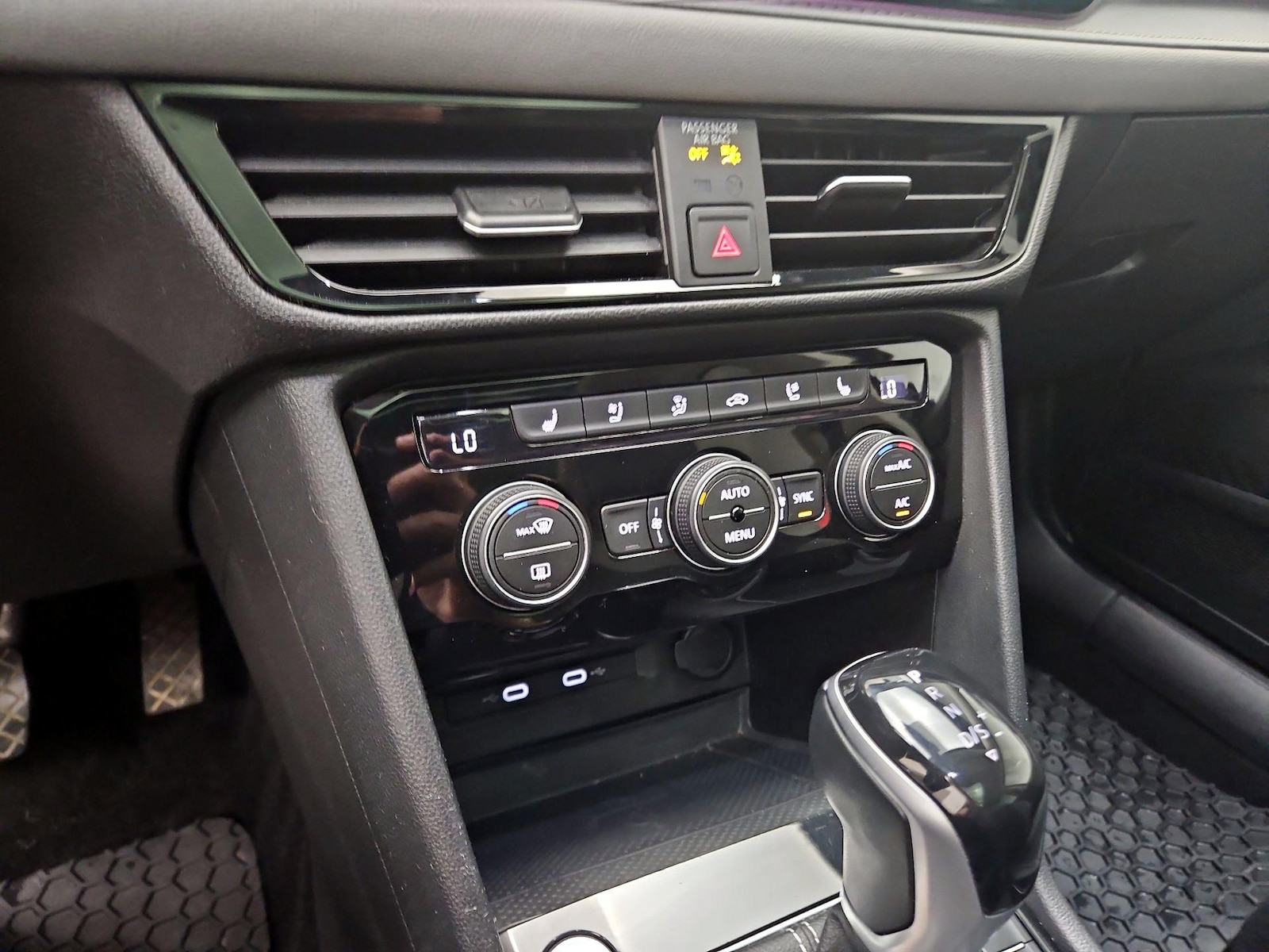 2022 Volkswagen Taos SEL - Photo 16