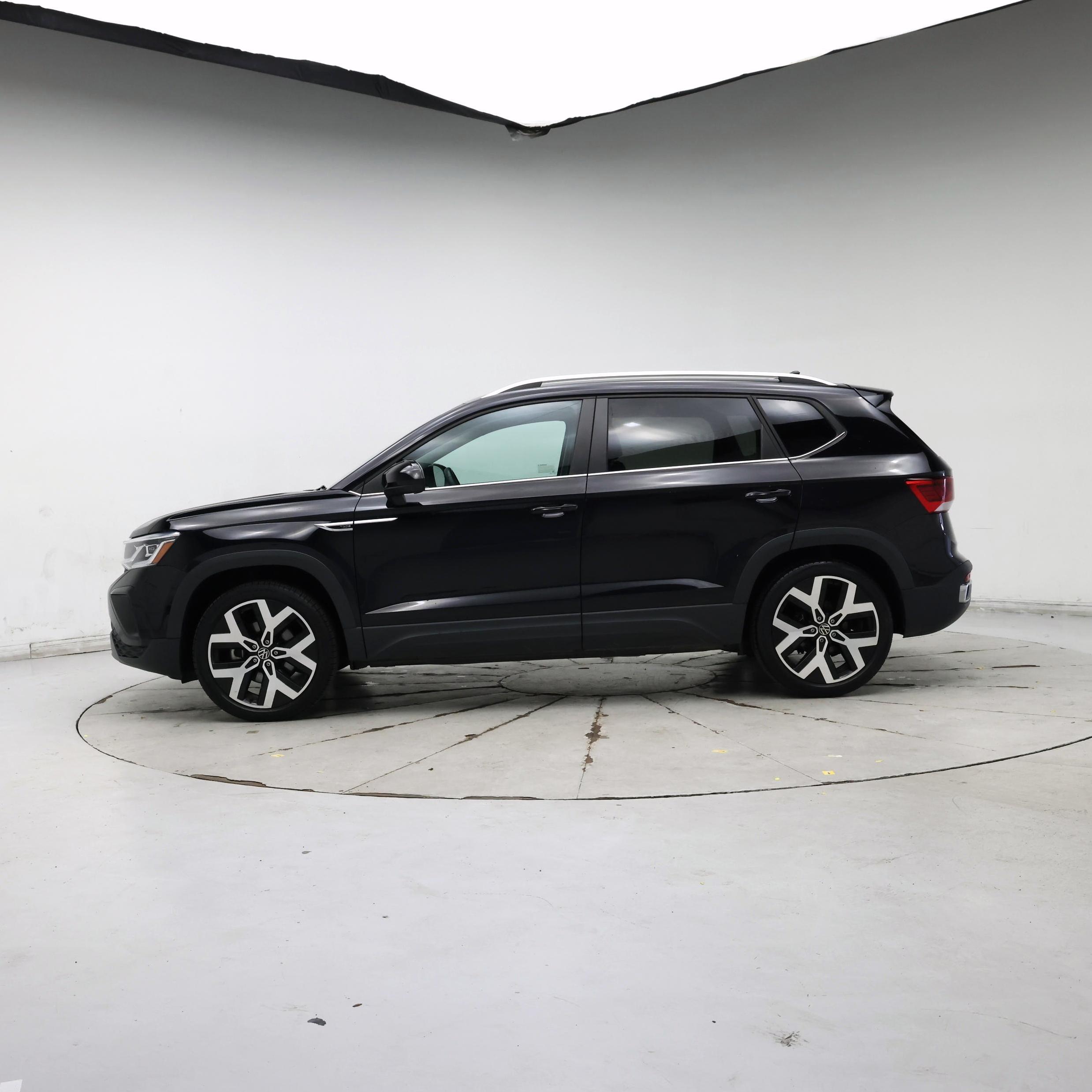 Thumbnail: 2022 Volkswagen Taos - 3