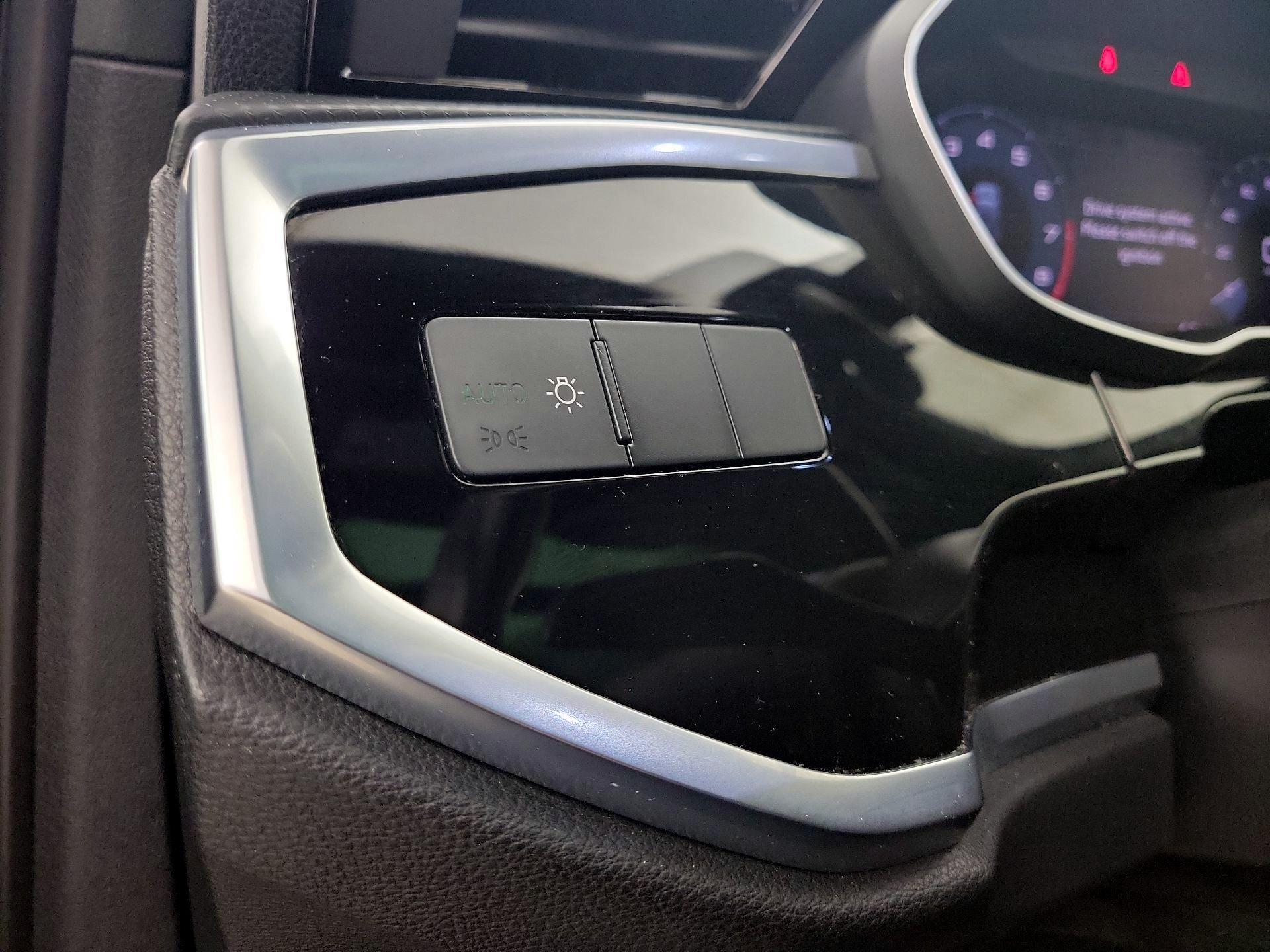 Thumbnail: 2020 Audi Q3 - 13