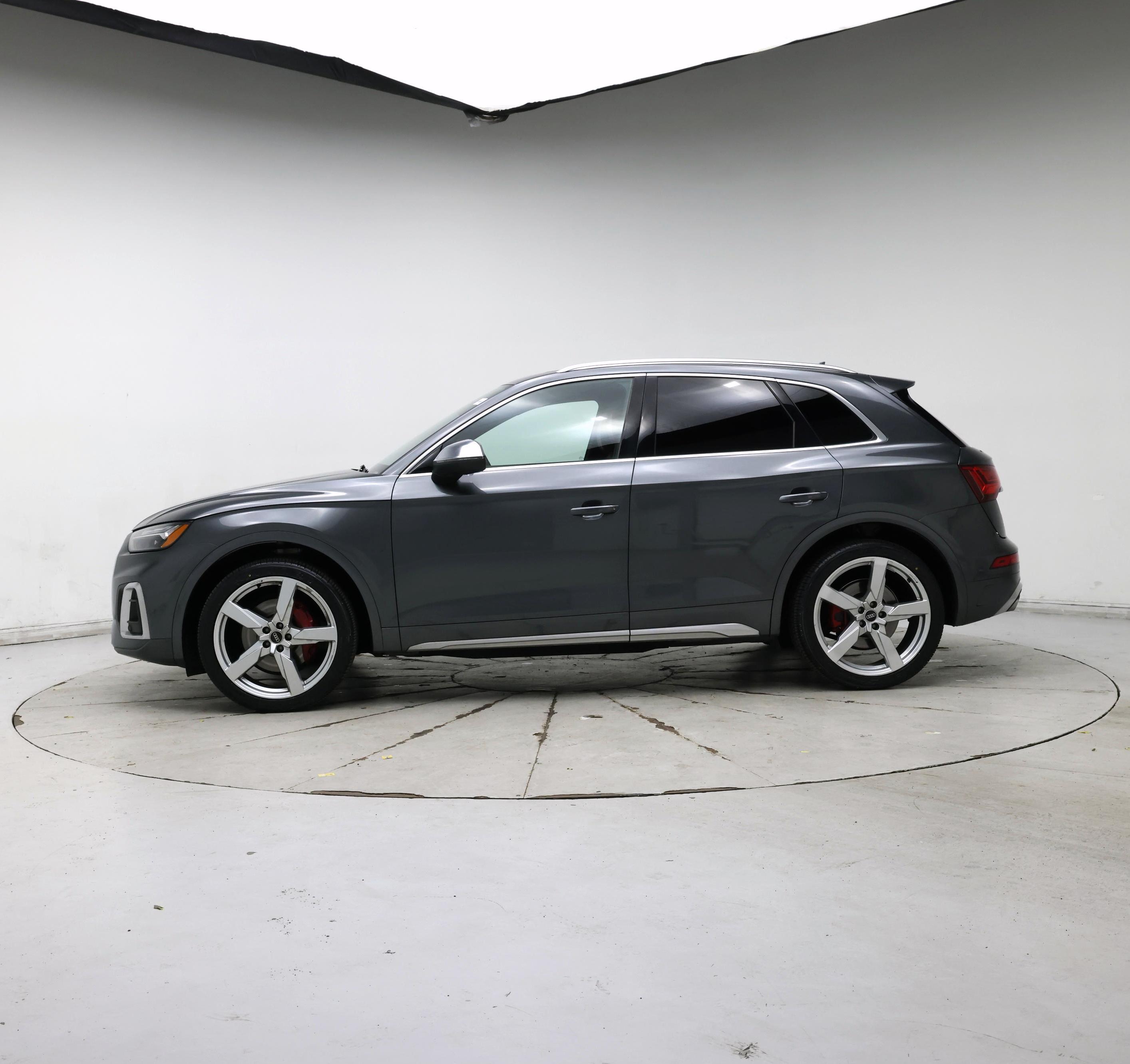 Thumbnail: 2021 Audi SQ5 - 3
