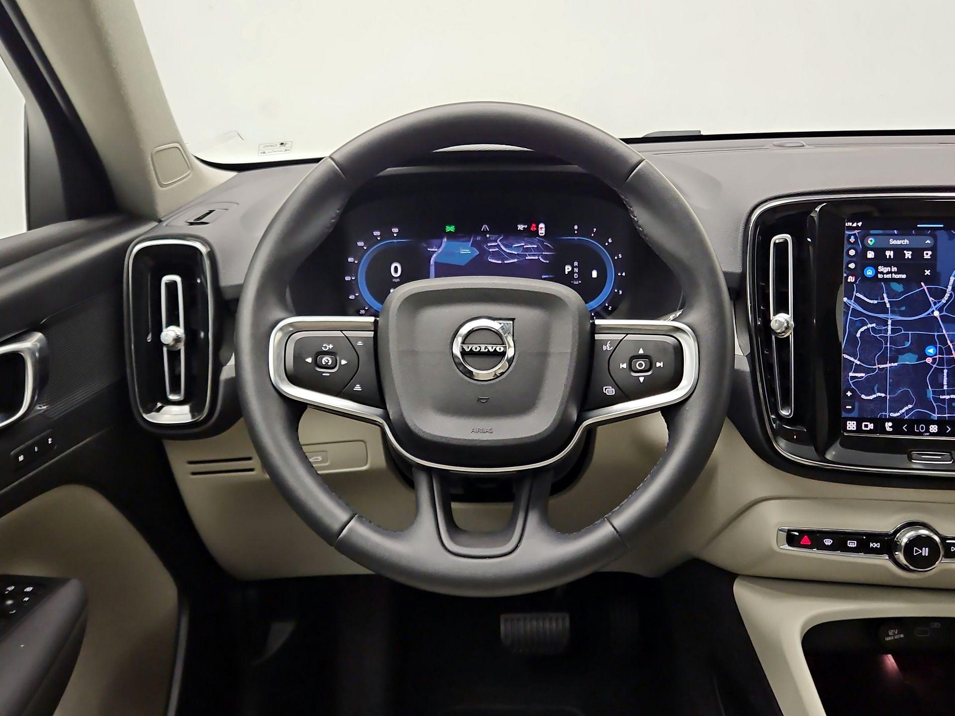 Thumbnail: 2023 Volvo XC40 - 10