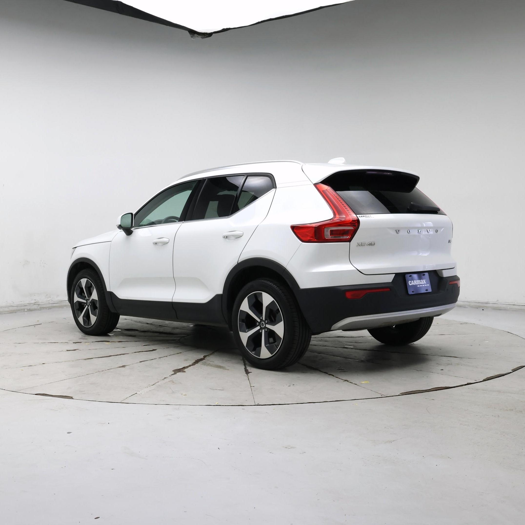 Thumbnail: 2023 Volvo XC40 - 2