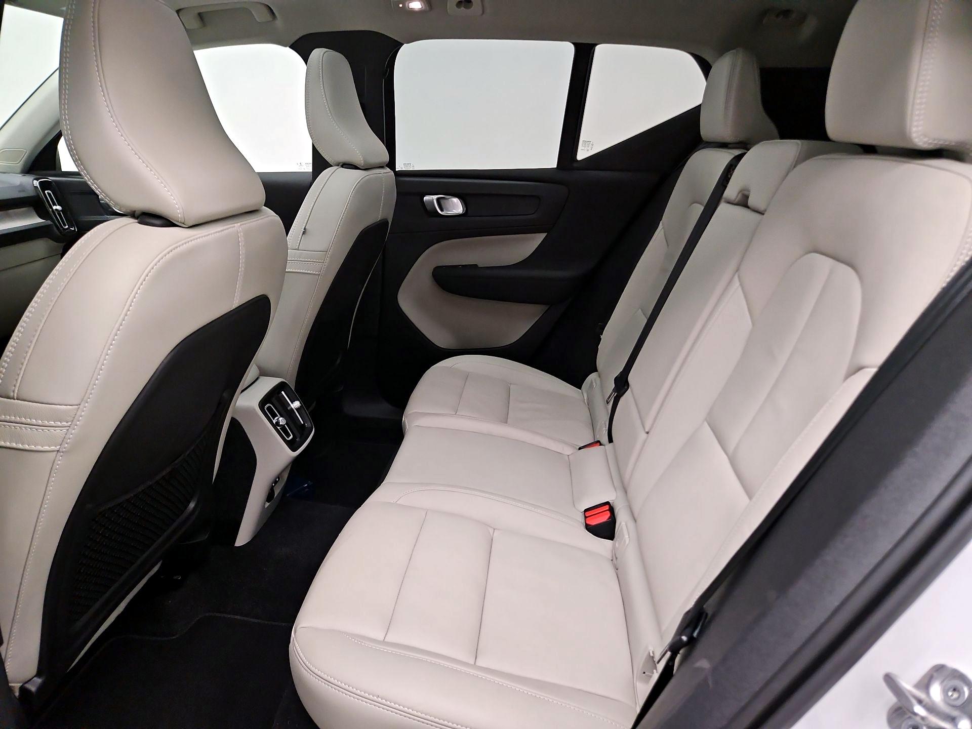 Thumbnail: 2023 Volvo XC40 - 20