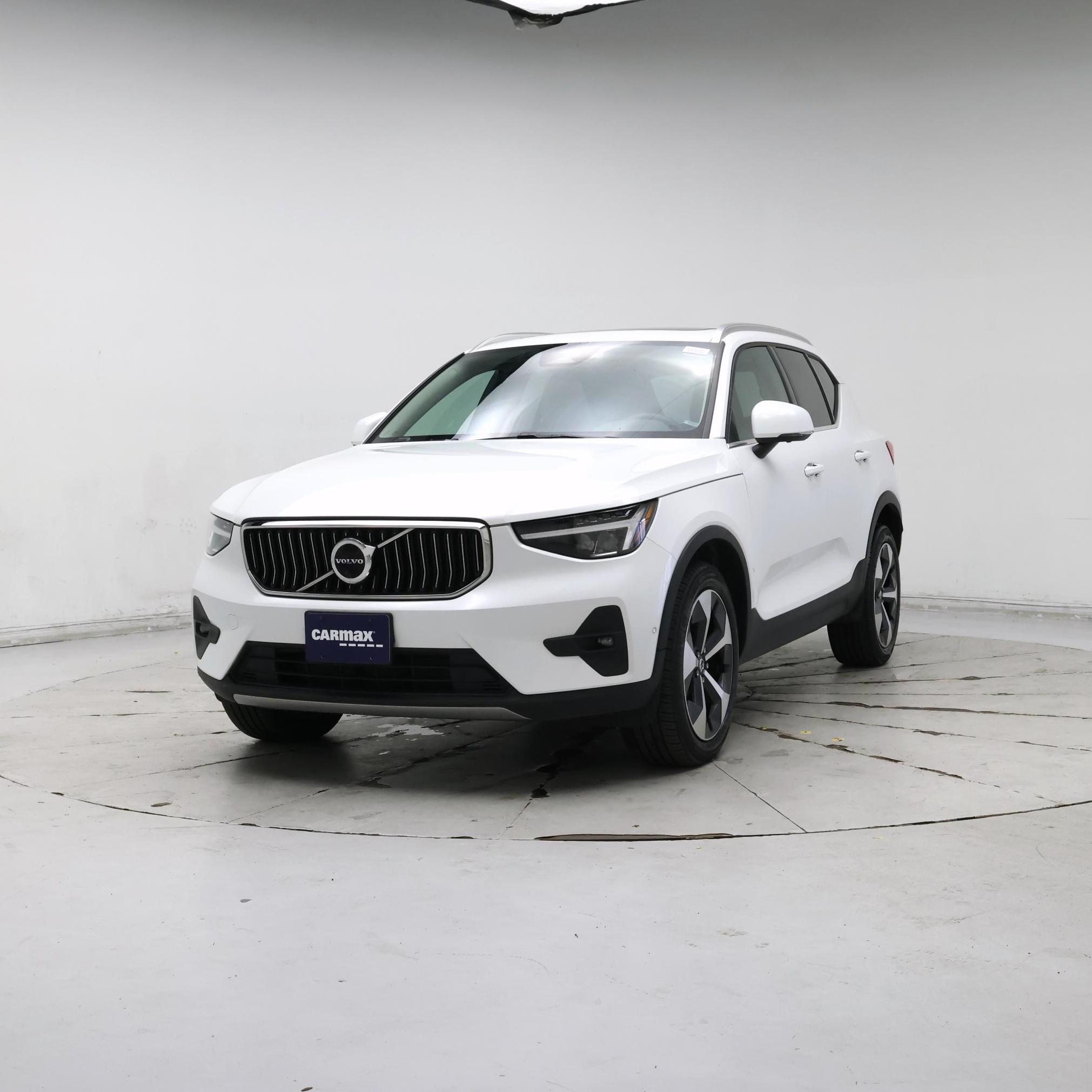 Thumbnail: 2023 Volvo XC40 - 4