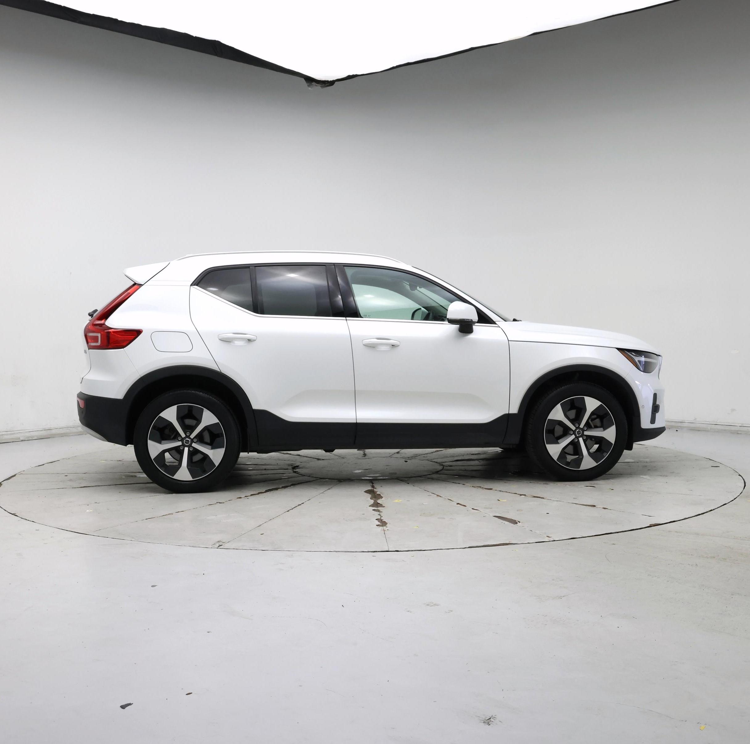 Thumbnail: 2023 Volvo XC40 - 7